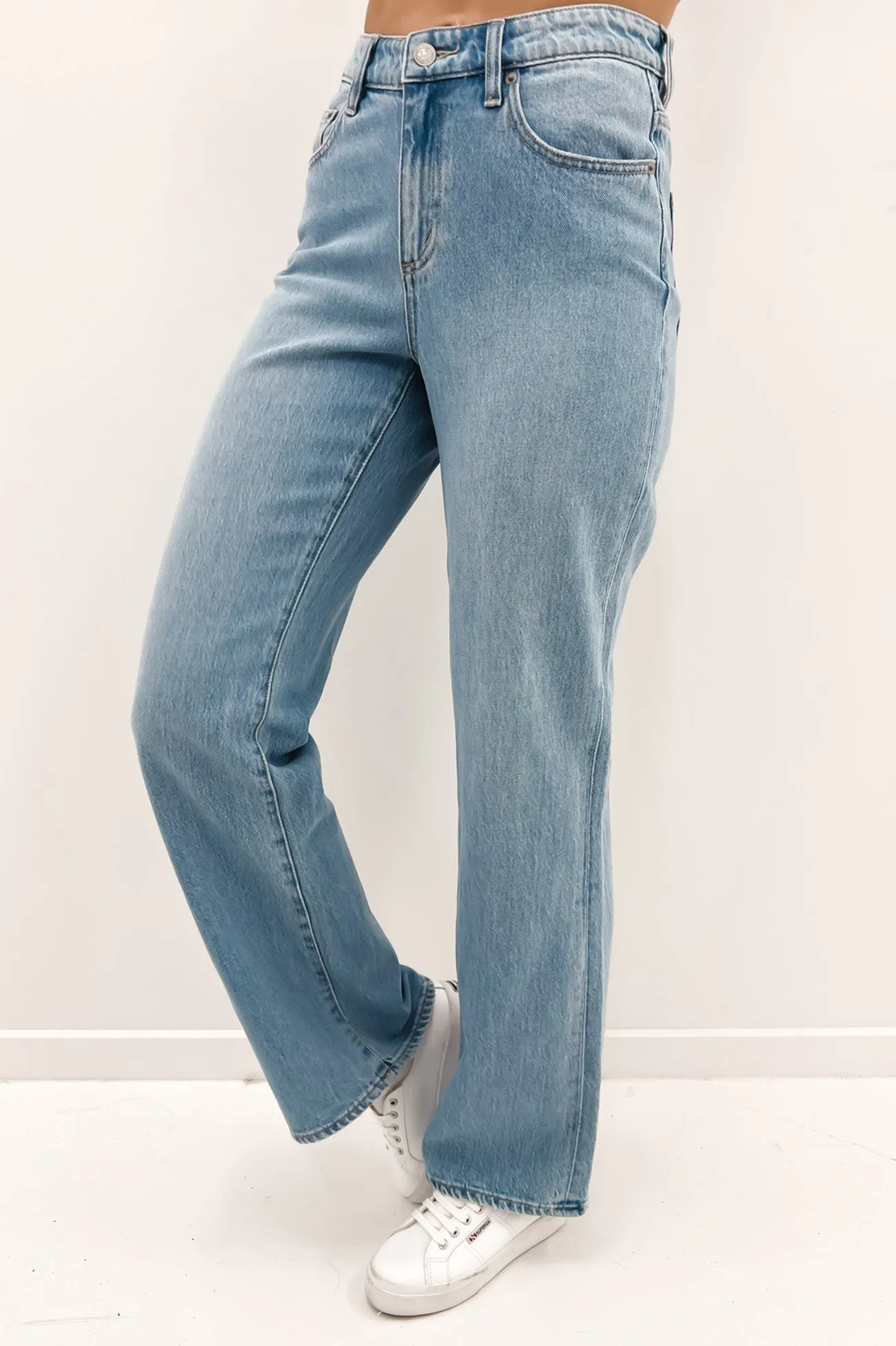 Modern Youth Style Party Look Straight Cut 90s Bootcut Jean Ultra