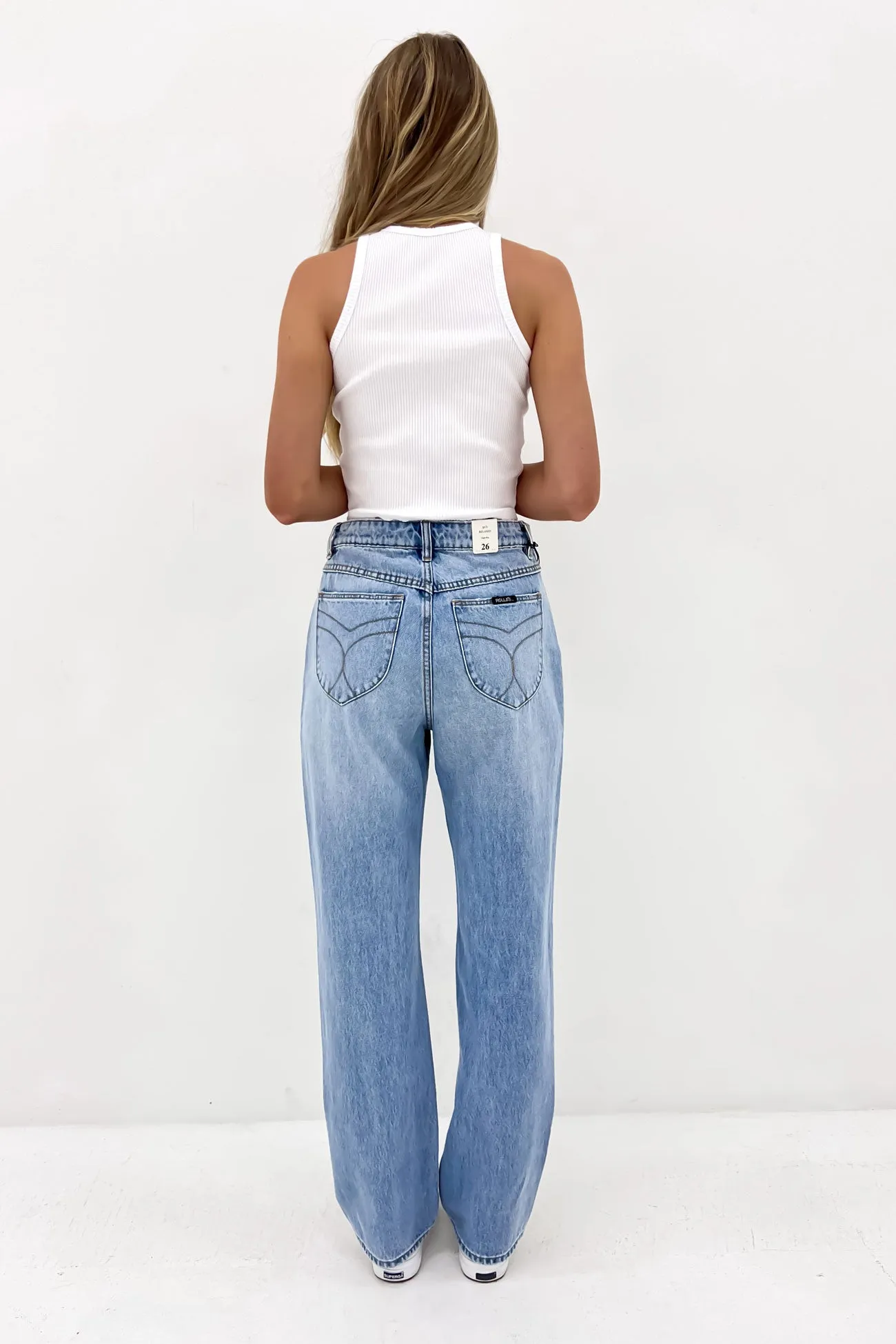 Elegant Minimalist Outdoor Adventure Casual Comfort 90s Relaxed Jean Faded Blue