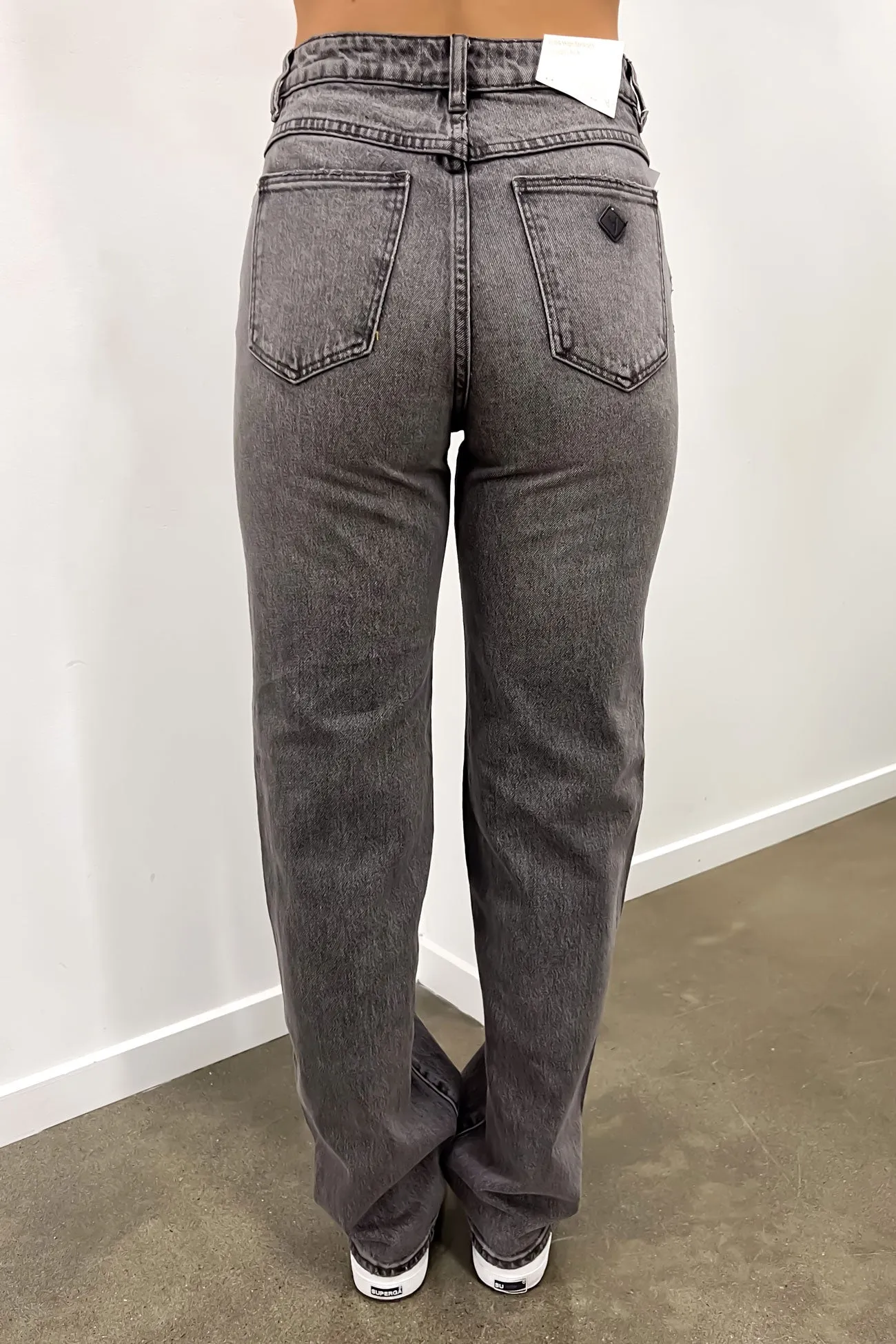 A 94 High Straight Jean Brooklyn Yearlong Fit