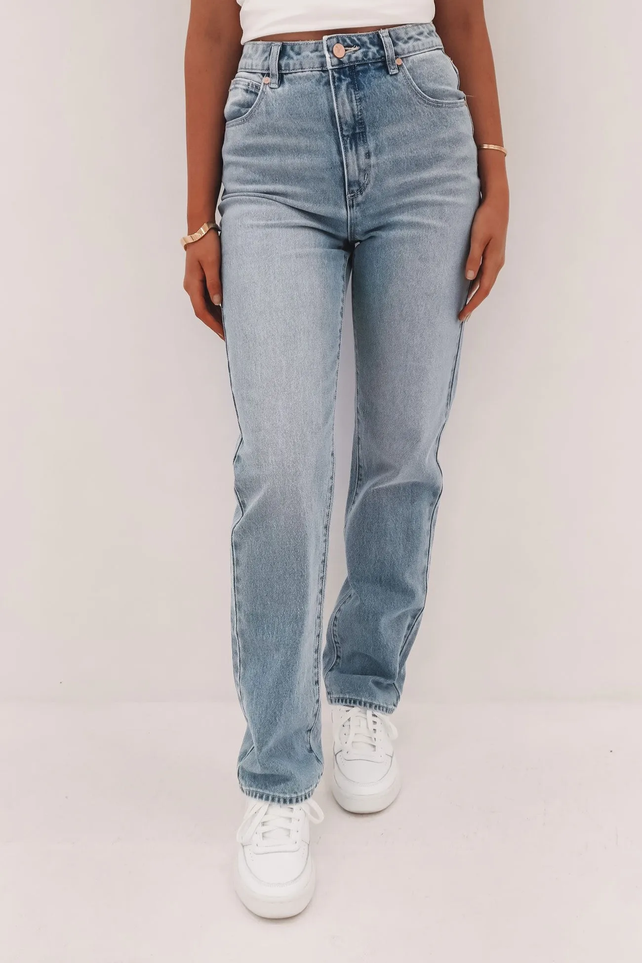 Breathable Minimalist Staple Piece A 94 Straight Jean Gia