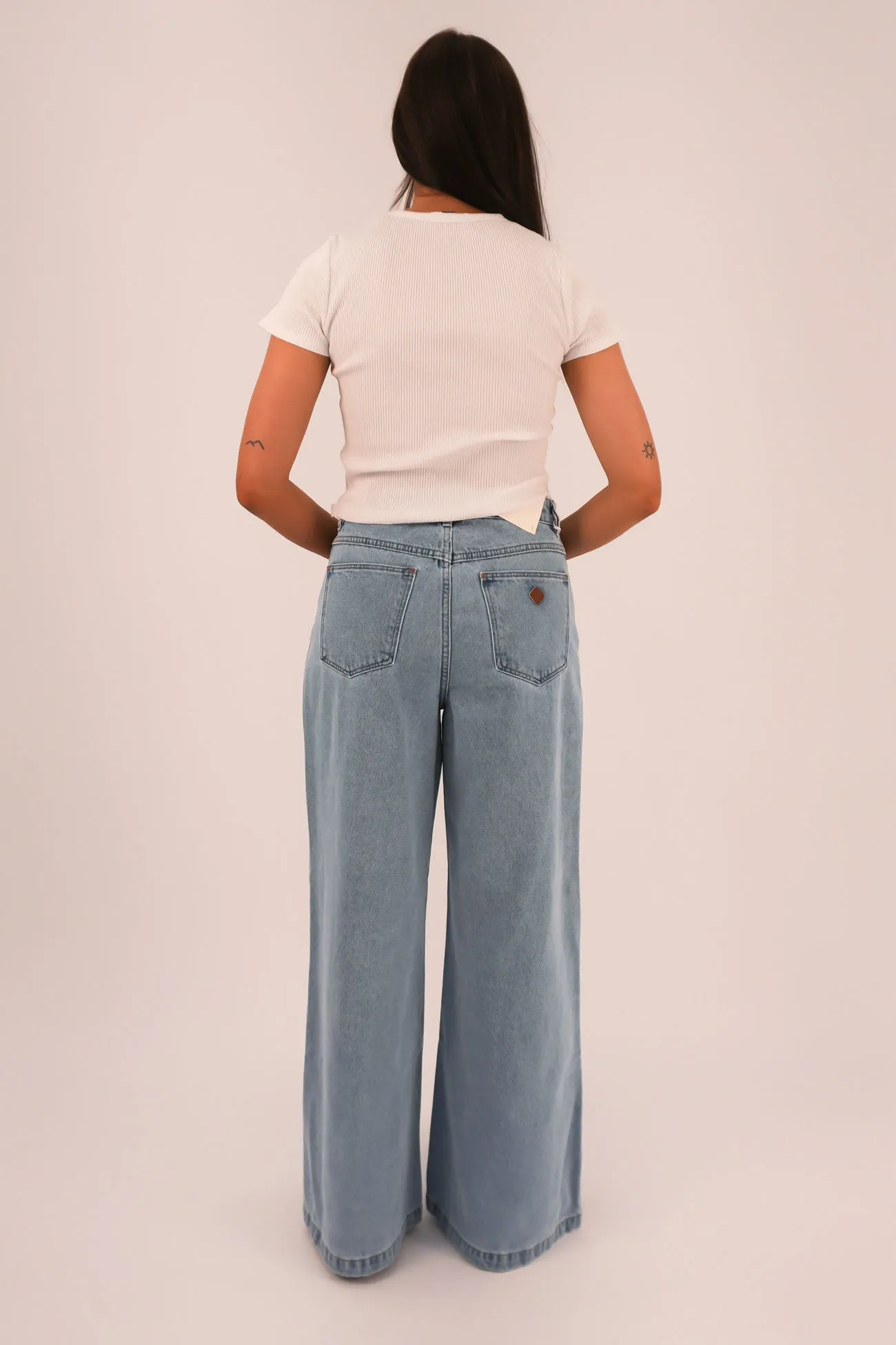 A 94 Super Wide Jean Loretta Low Effort