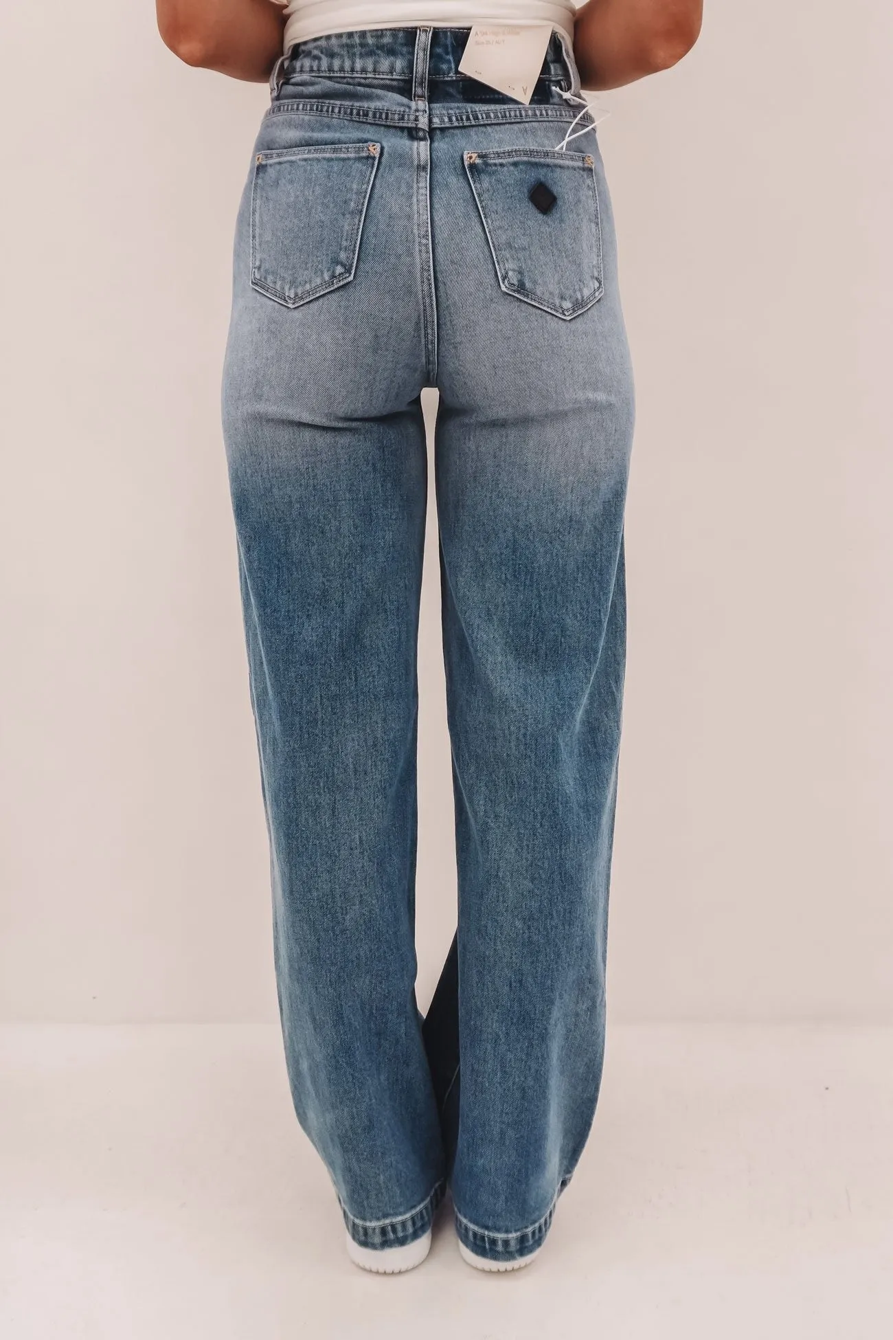 A 94 Wide Jean Alexa RCY Light Wear