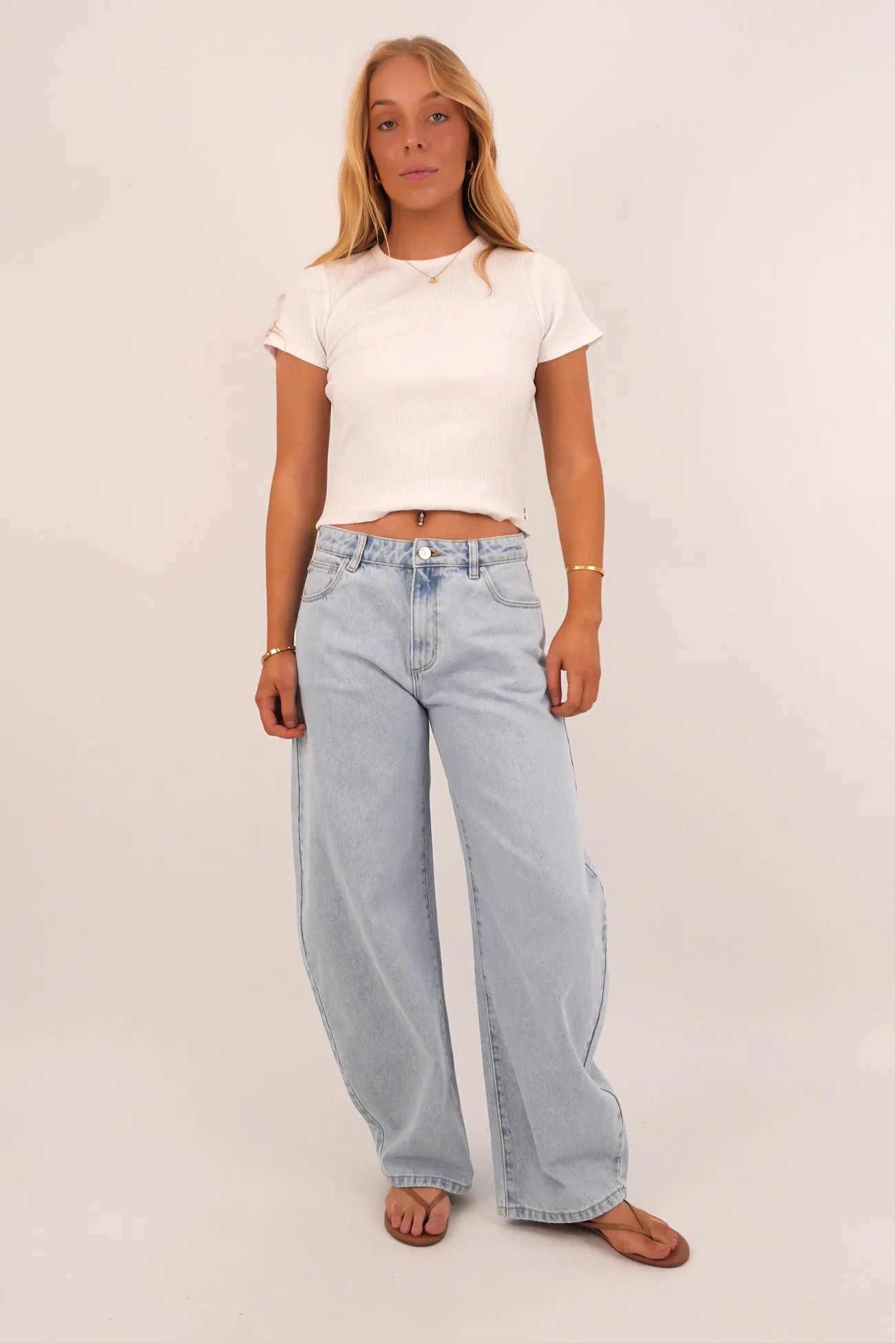 A 95 Barrel Jean Kendall Lifestyle Outfit Comfortable Wear