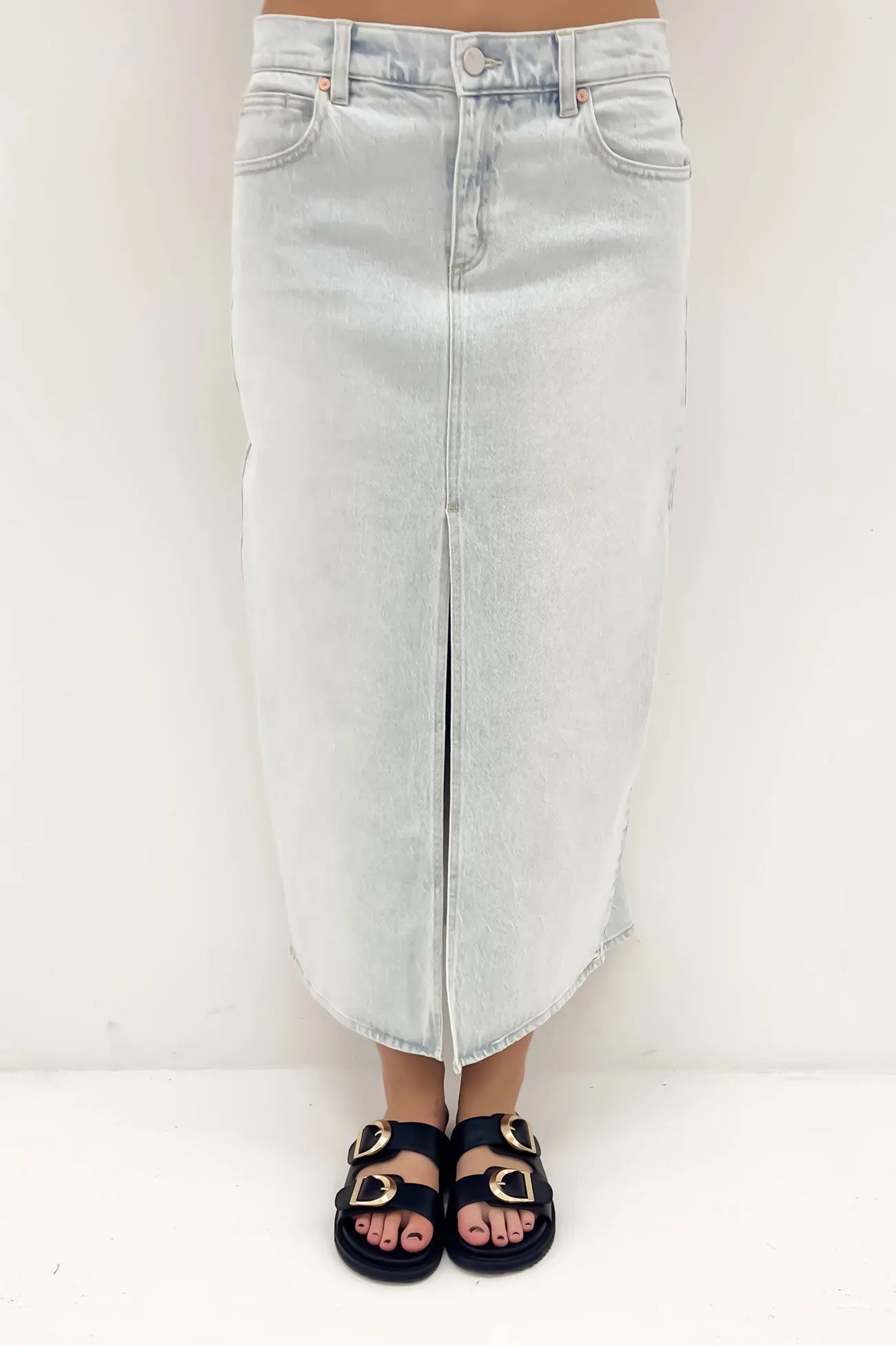 A 99 Maxi Skirt Sura Delicate Texture Bold Cut