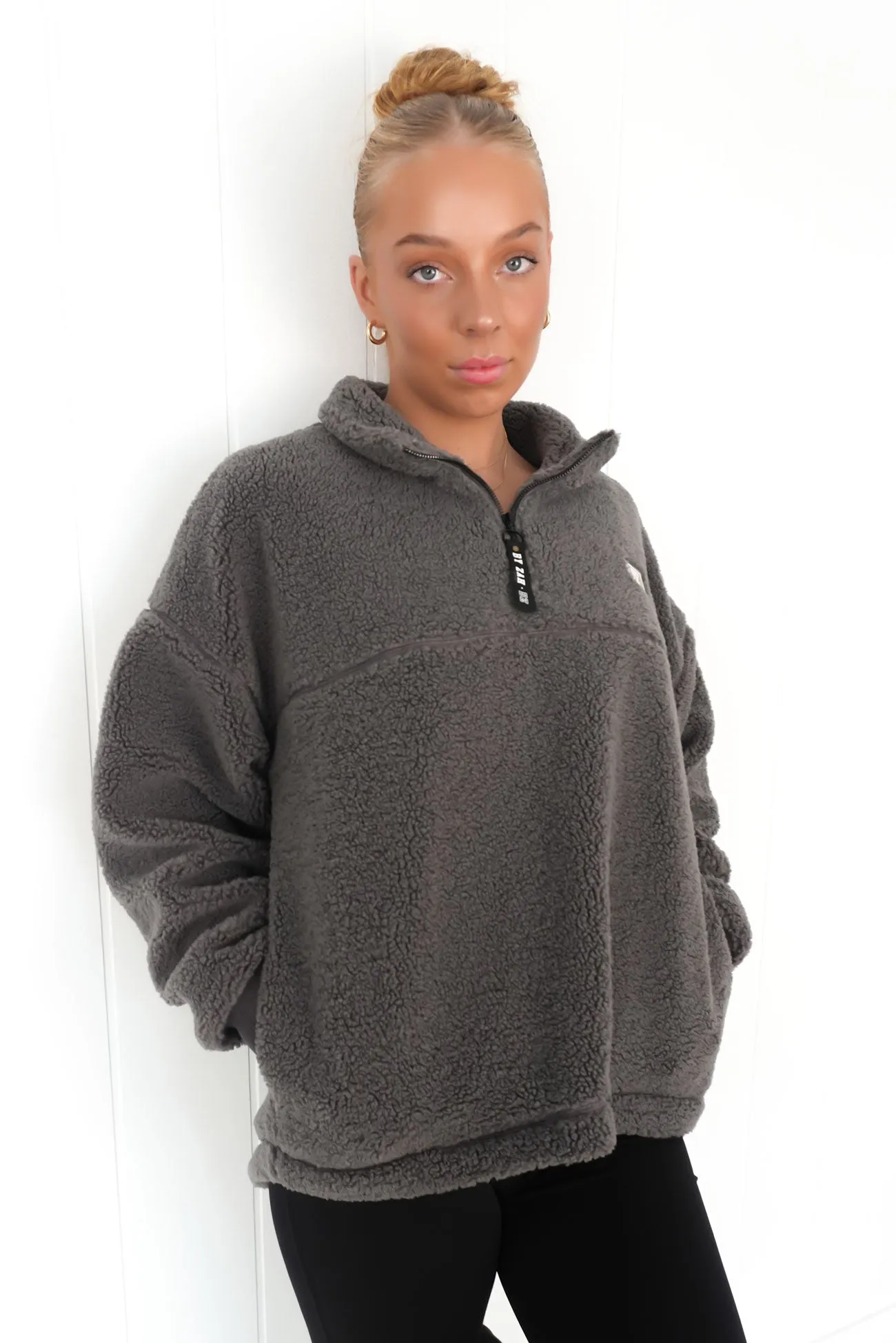 Ace Quarter Teddy Charcoal Clean Silhouette