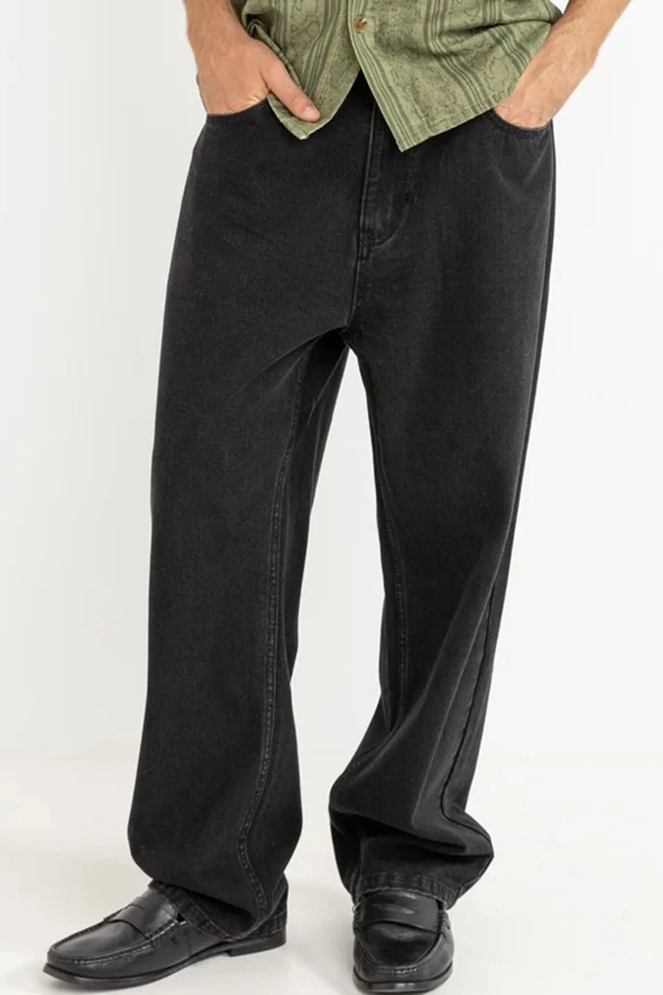 Sleek Option Essential Jean Worn Black