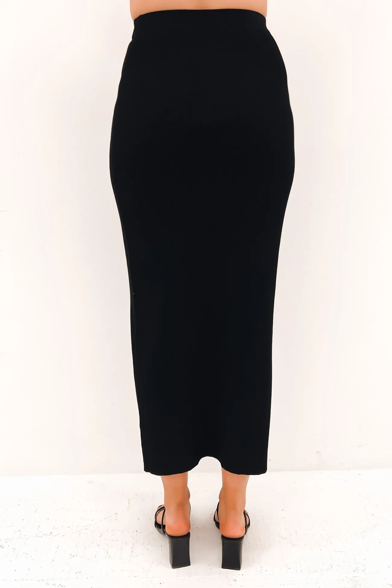 Freya Skirt Black Oversized style Key Feature