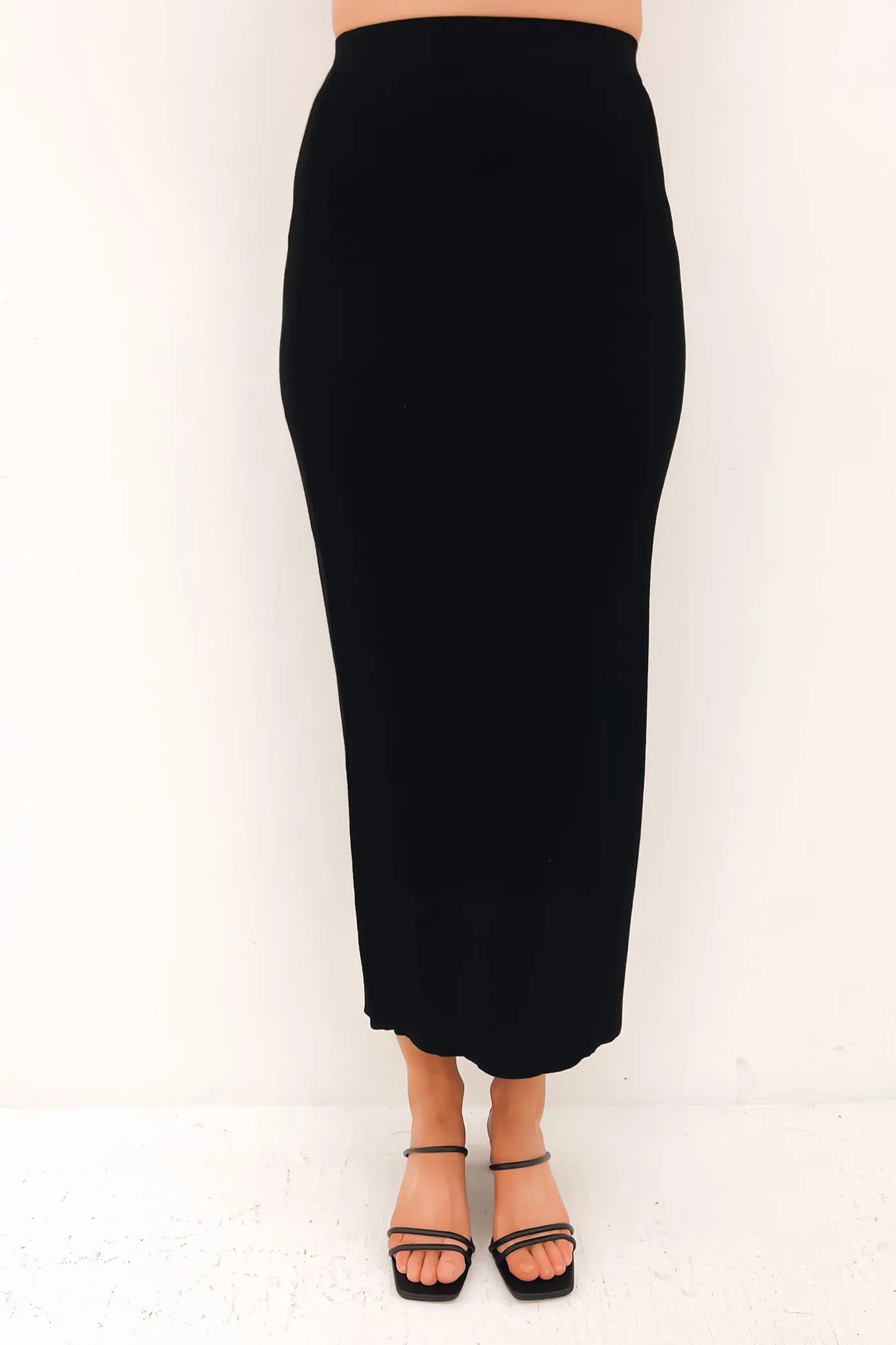 Minimalist fashion Freya Skirt Black