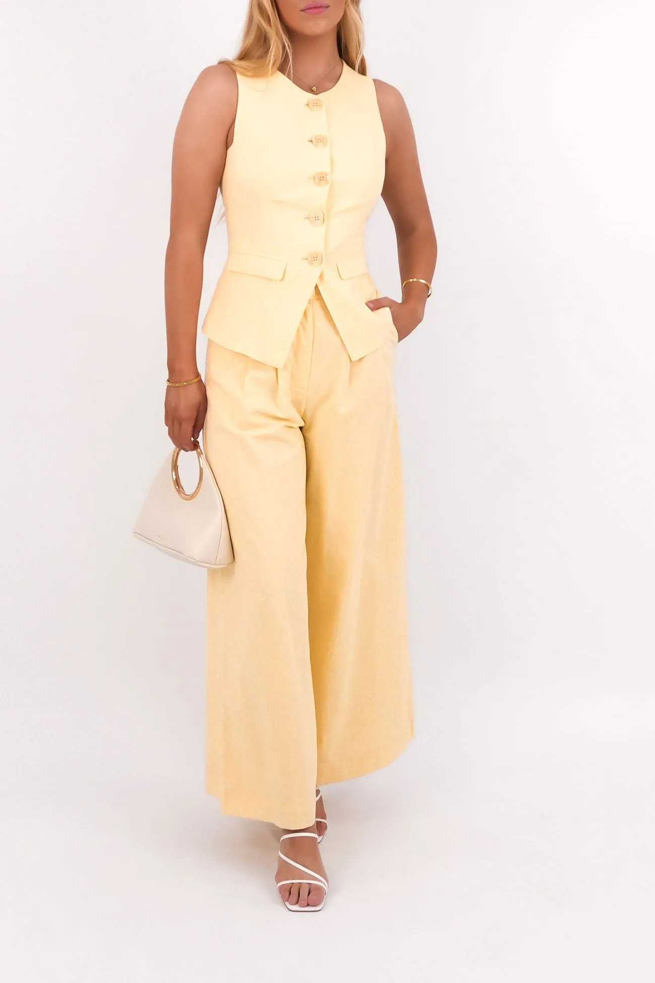 Elastic delight Alessa Linen Vest Yellow