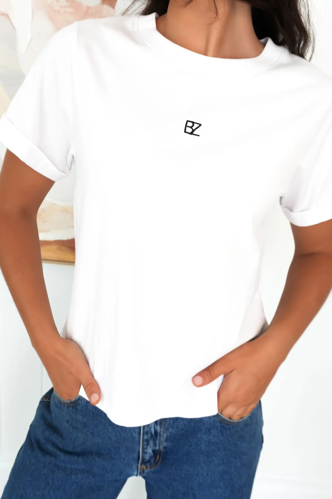 Essential BZ Tee White Versatile Look