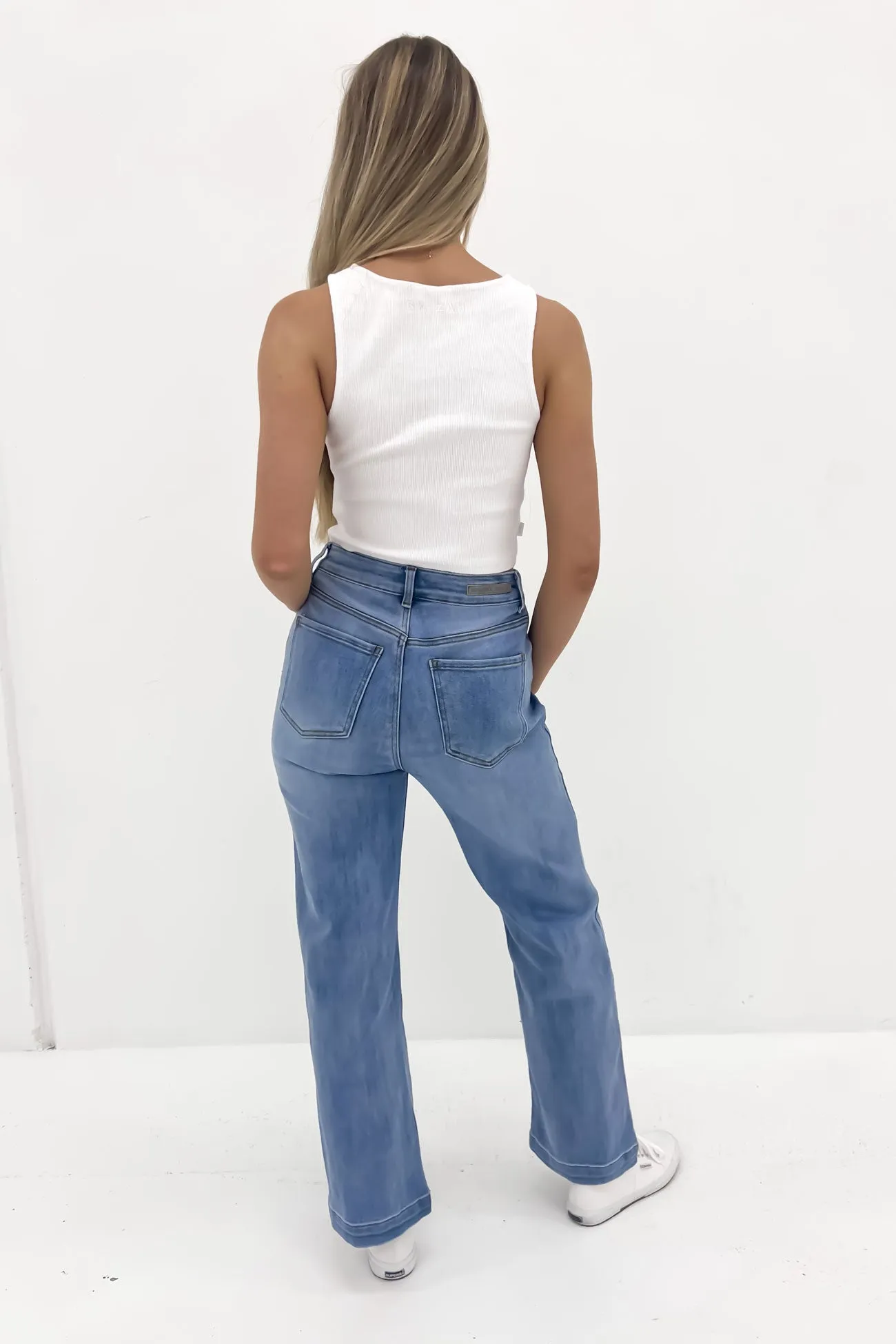 Fit And Easy Angela Straight Jean Light Mid Blue