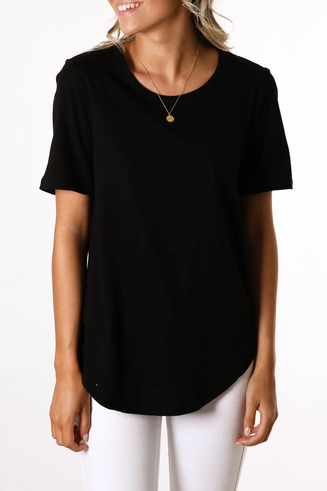 Ariana Tee Black Layering Must-Have