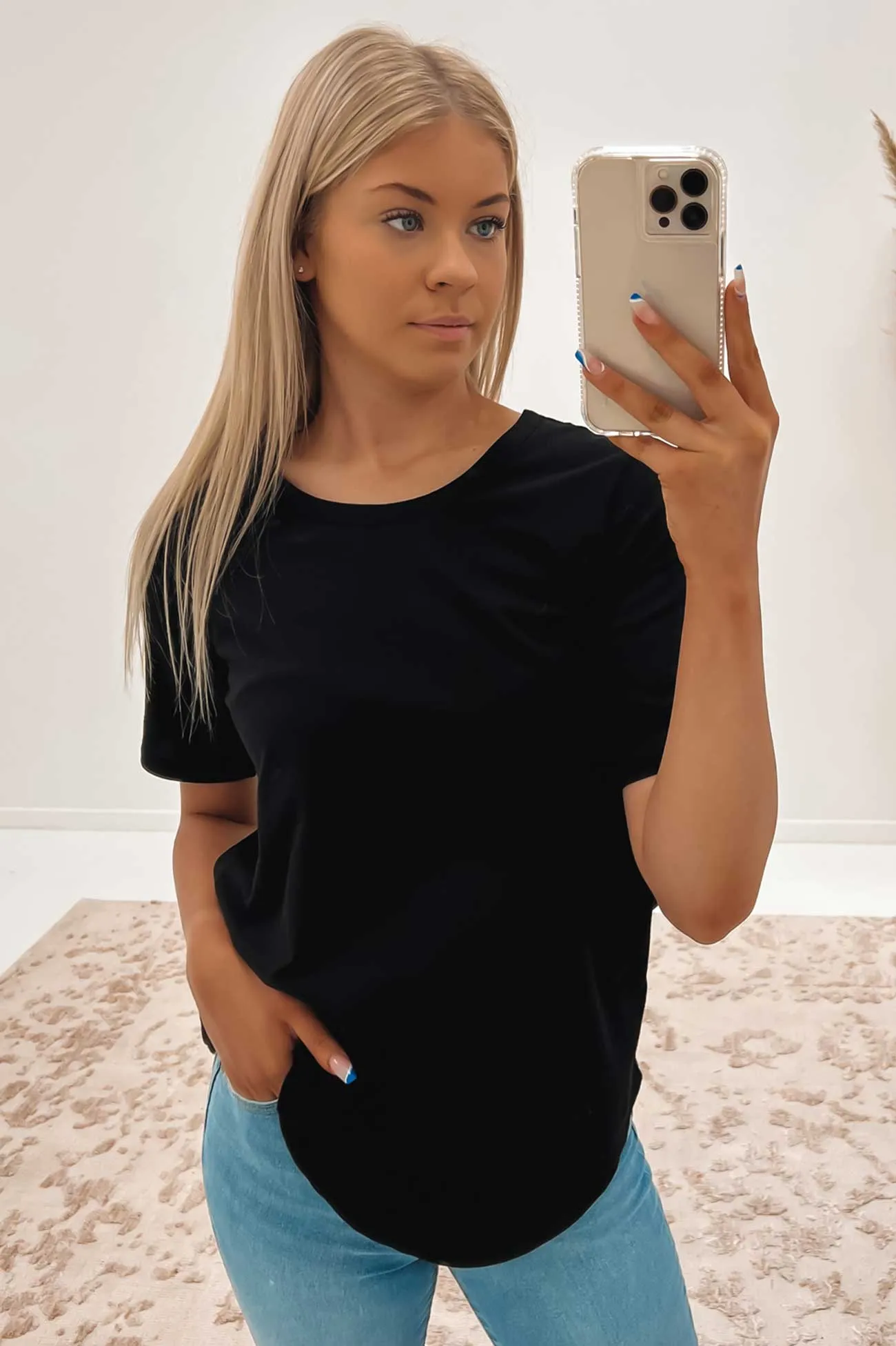 Ariana Tee Black Street Casual