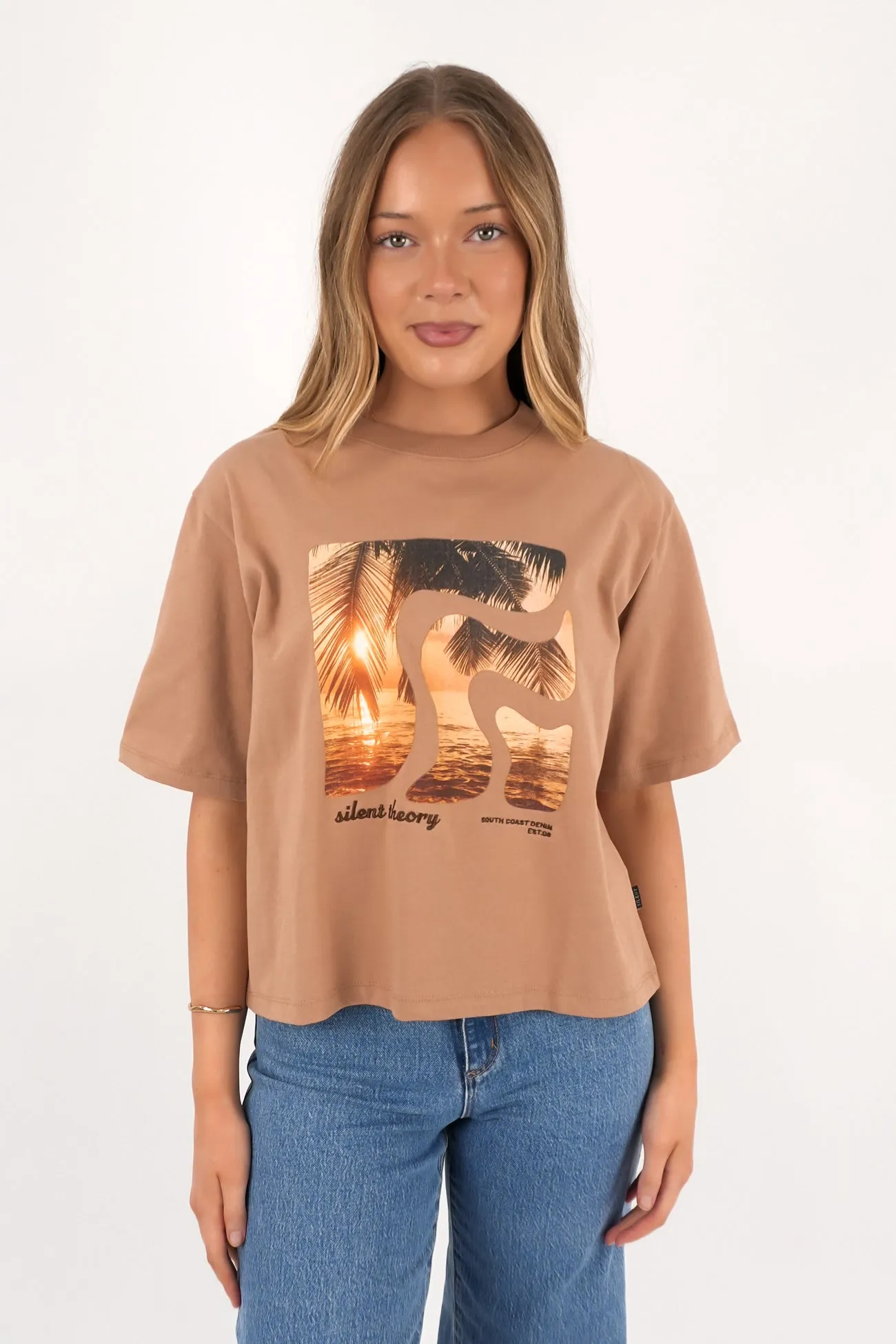 Sunset Tee Taupe Evergreen Relaxed Fit Design