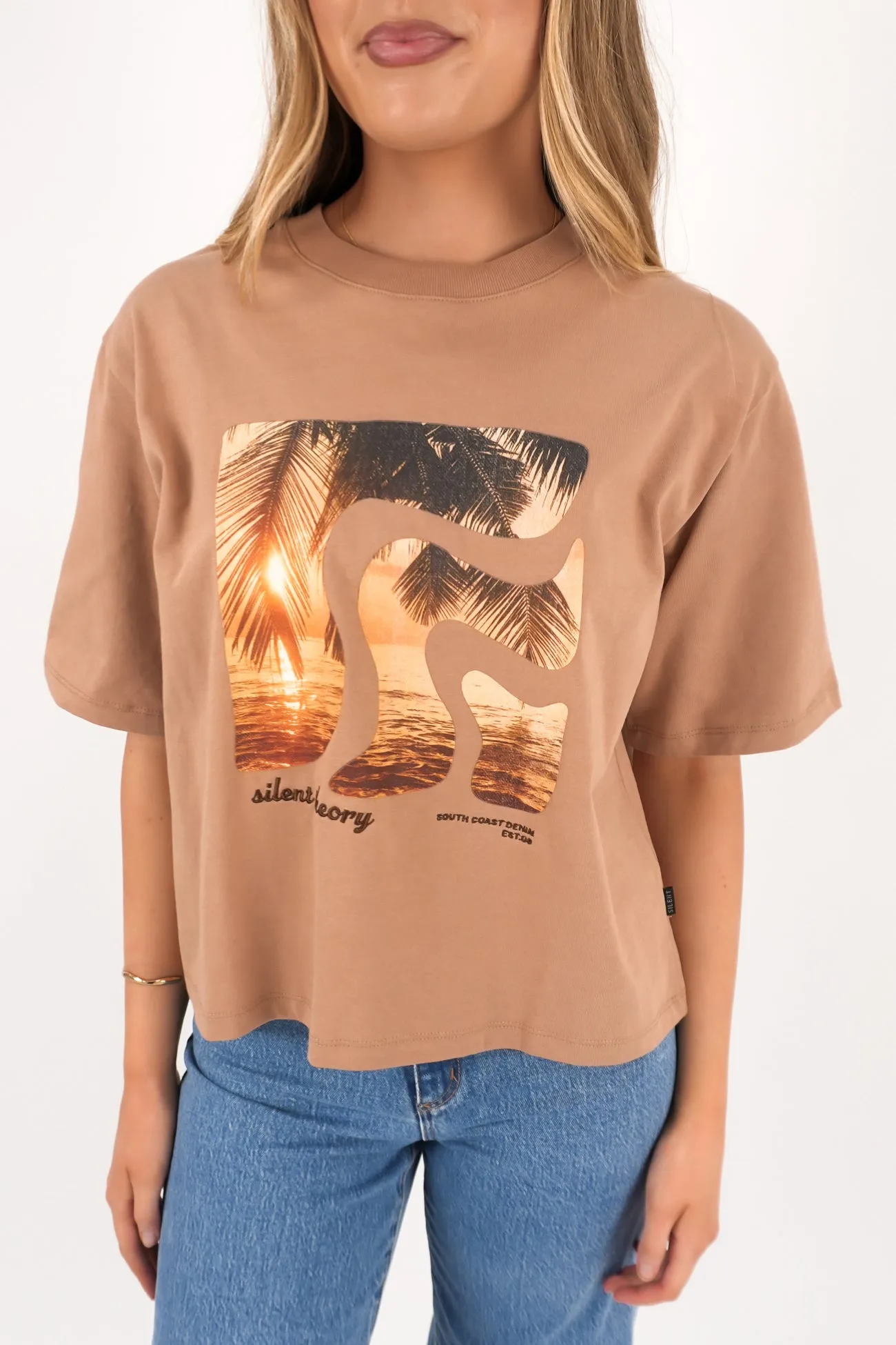 Sunset Tee Taupe Chill Vibes