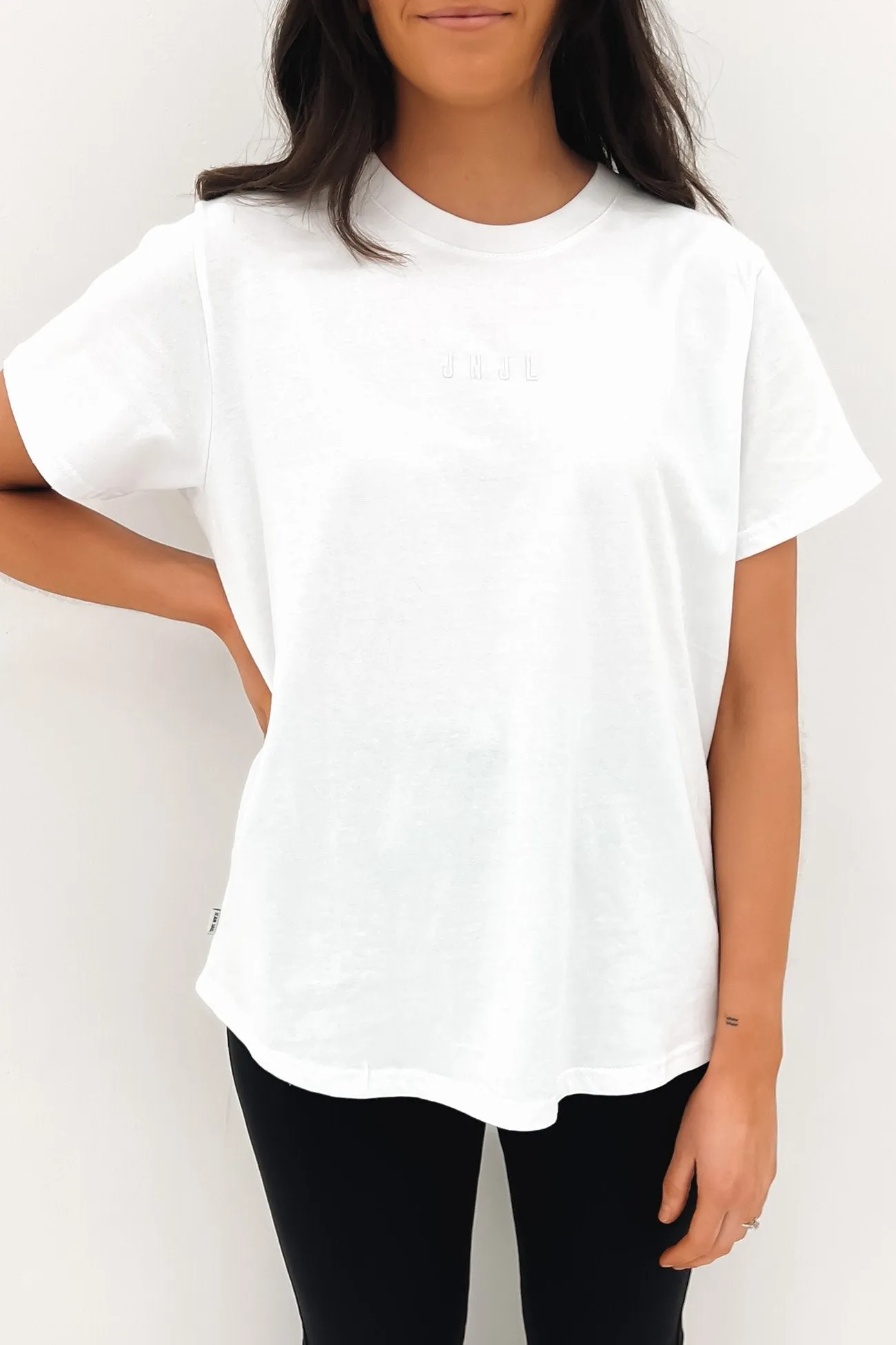 JNJL Embroidered Logo Tee White Simple Fit