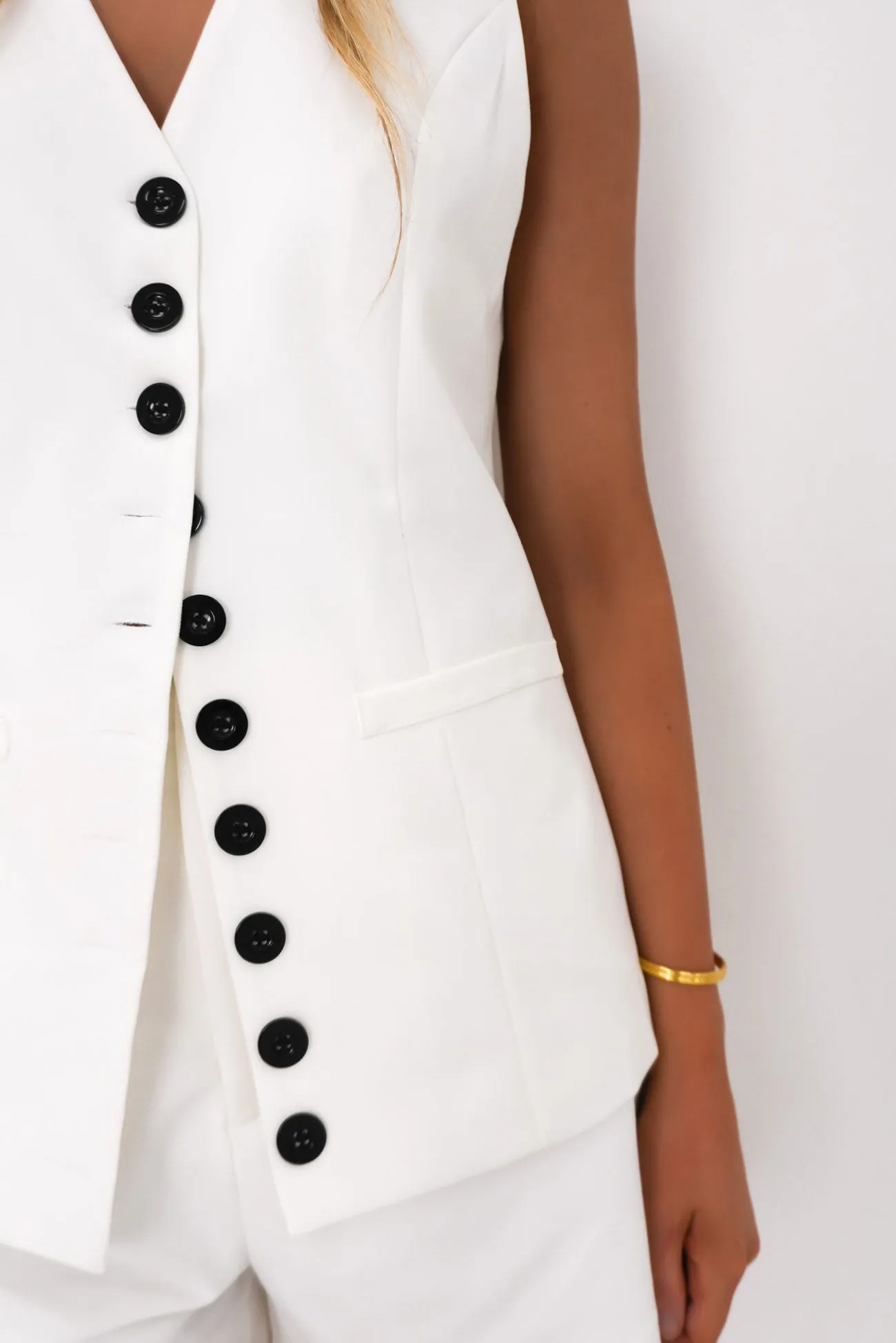 Bonnie Vest White non standard Practical