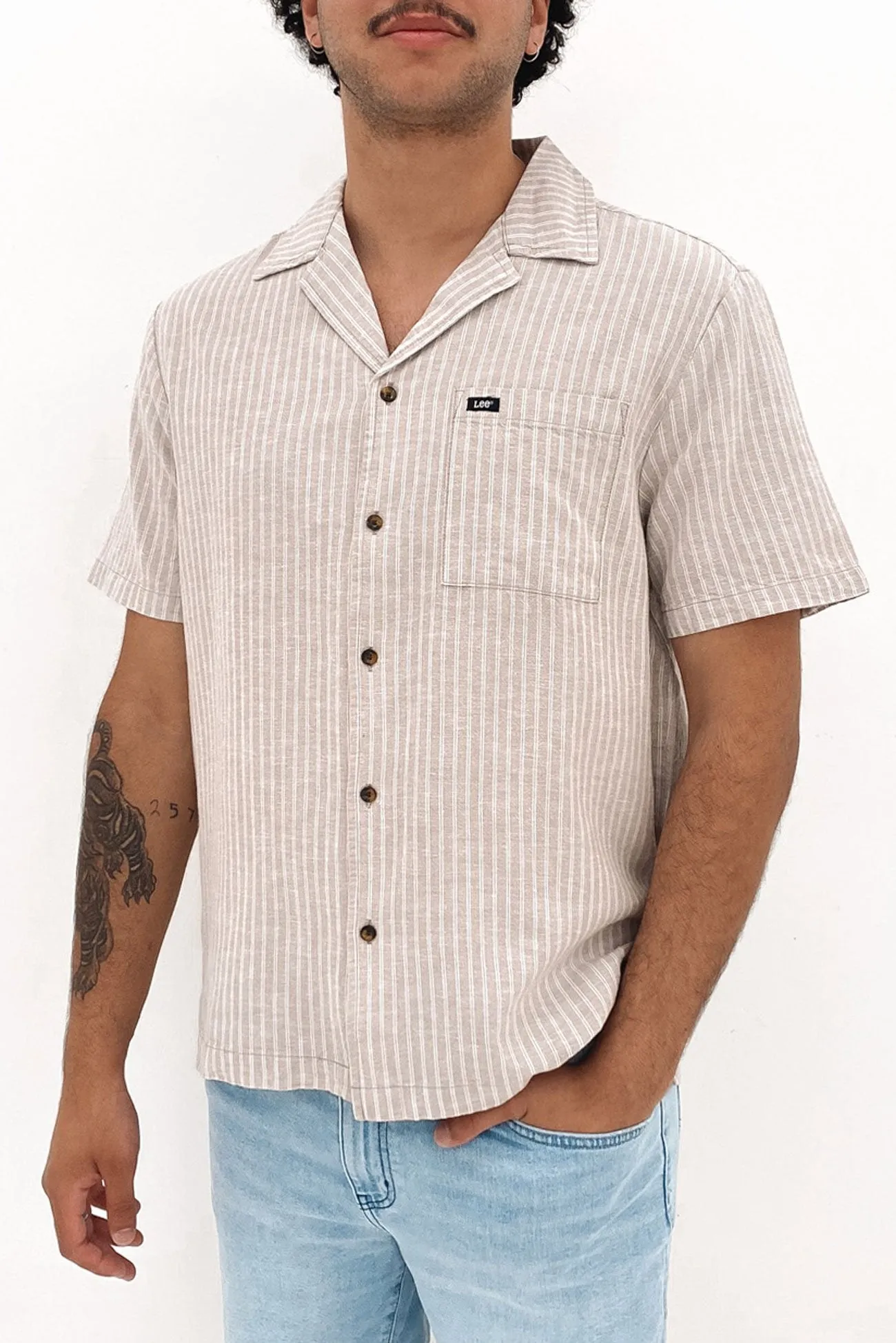 Lee Holiday Shirt Sand Stripe Seamless construction elegant design