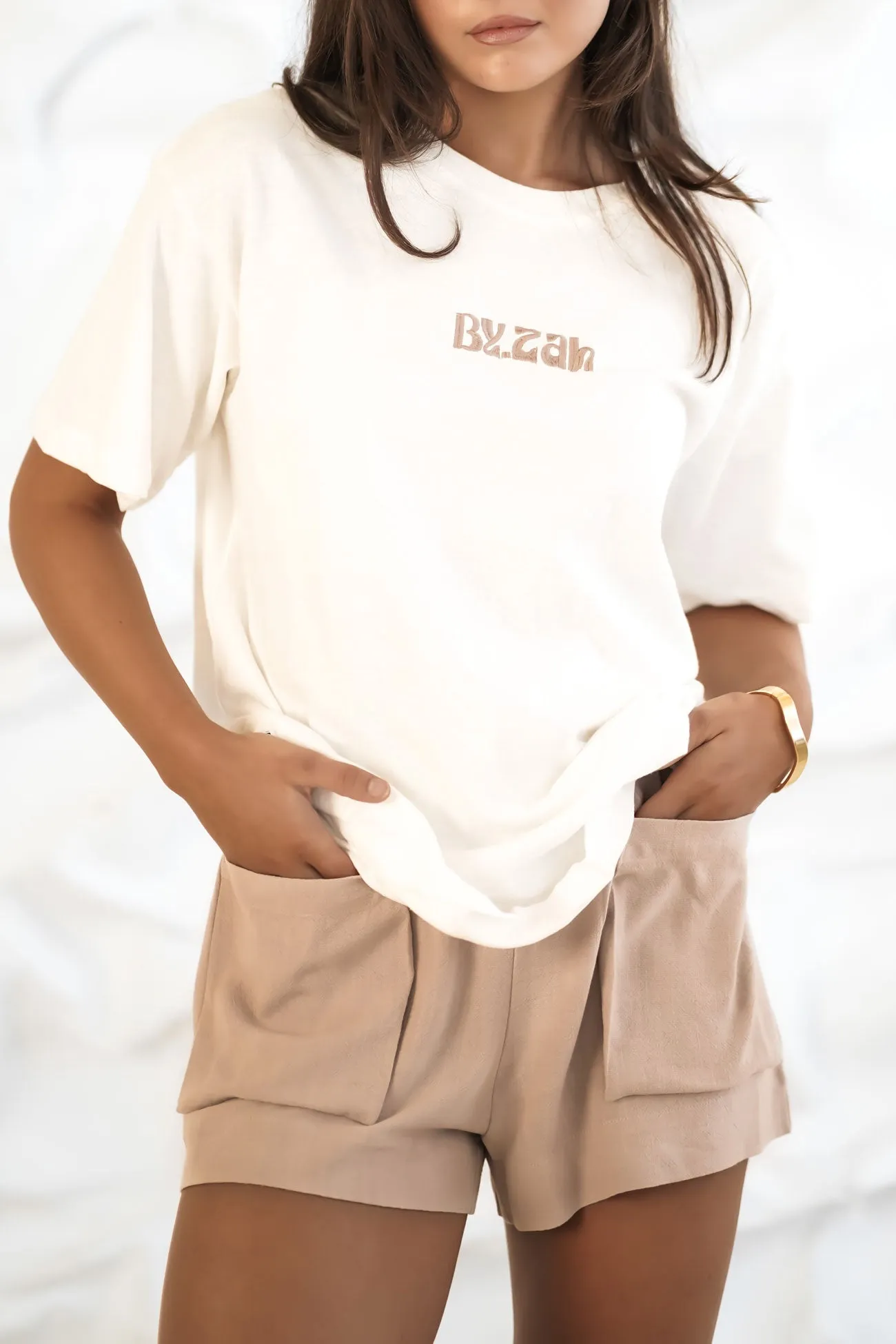 ZAH ZAH Logo Tee White Cozy Look