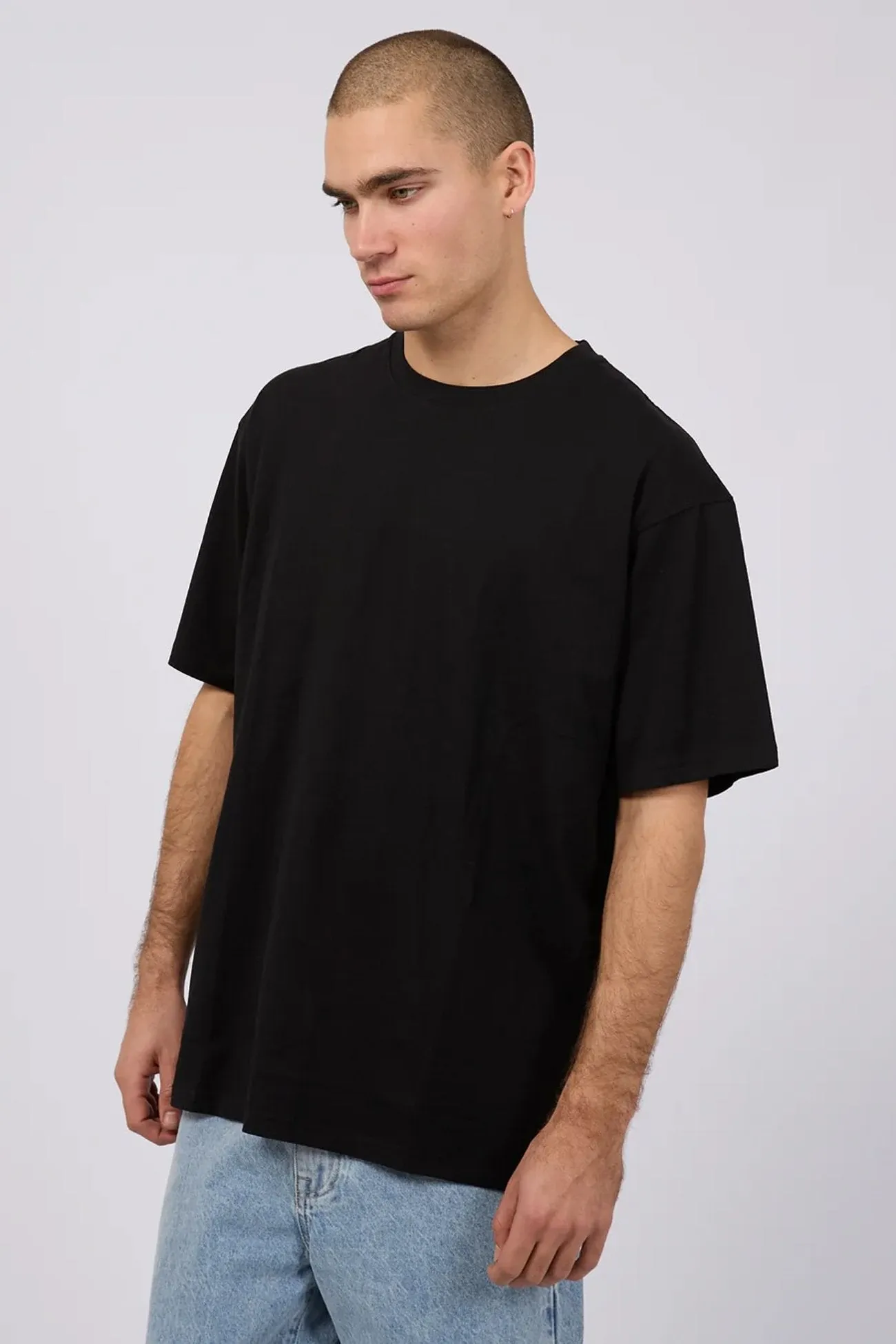 Classic Tee Black Sporty and Stylish
