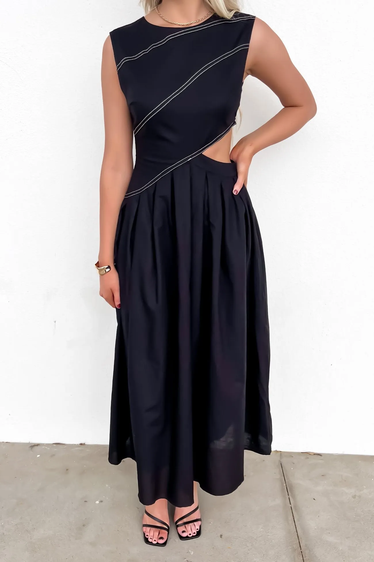 Calm Grace Colson Midi Dress Black