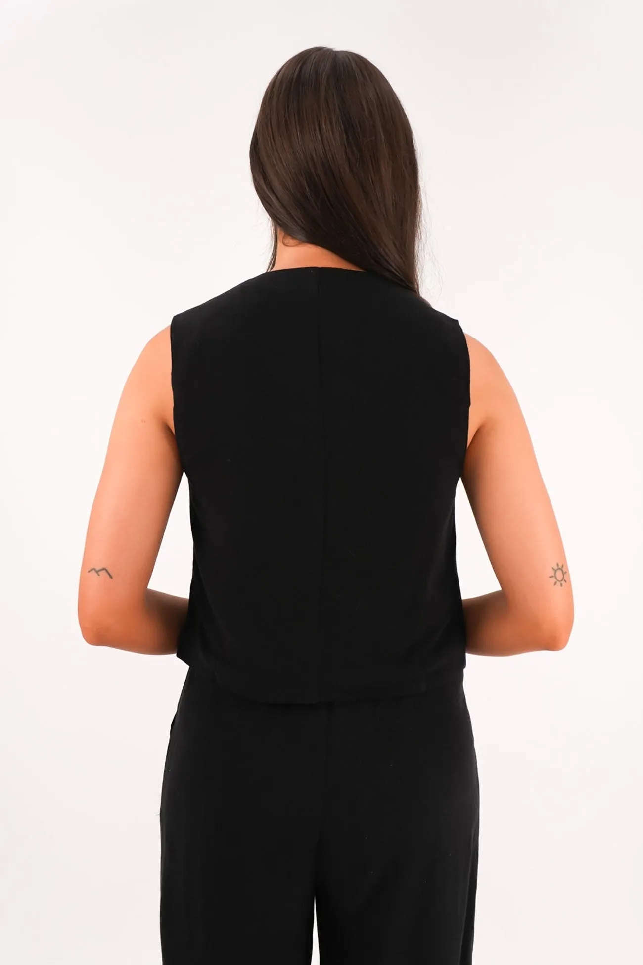 interest Natalia Vest Black