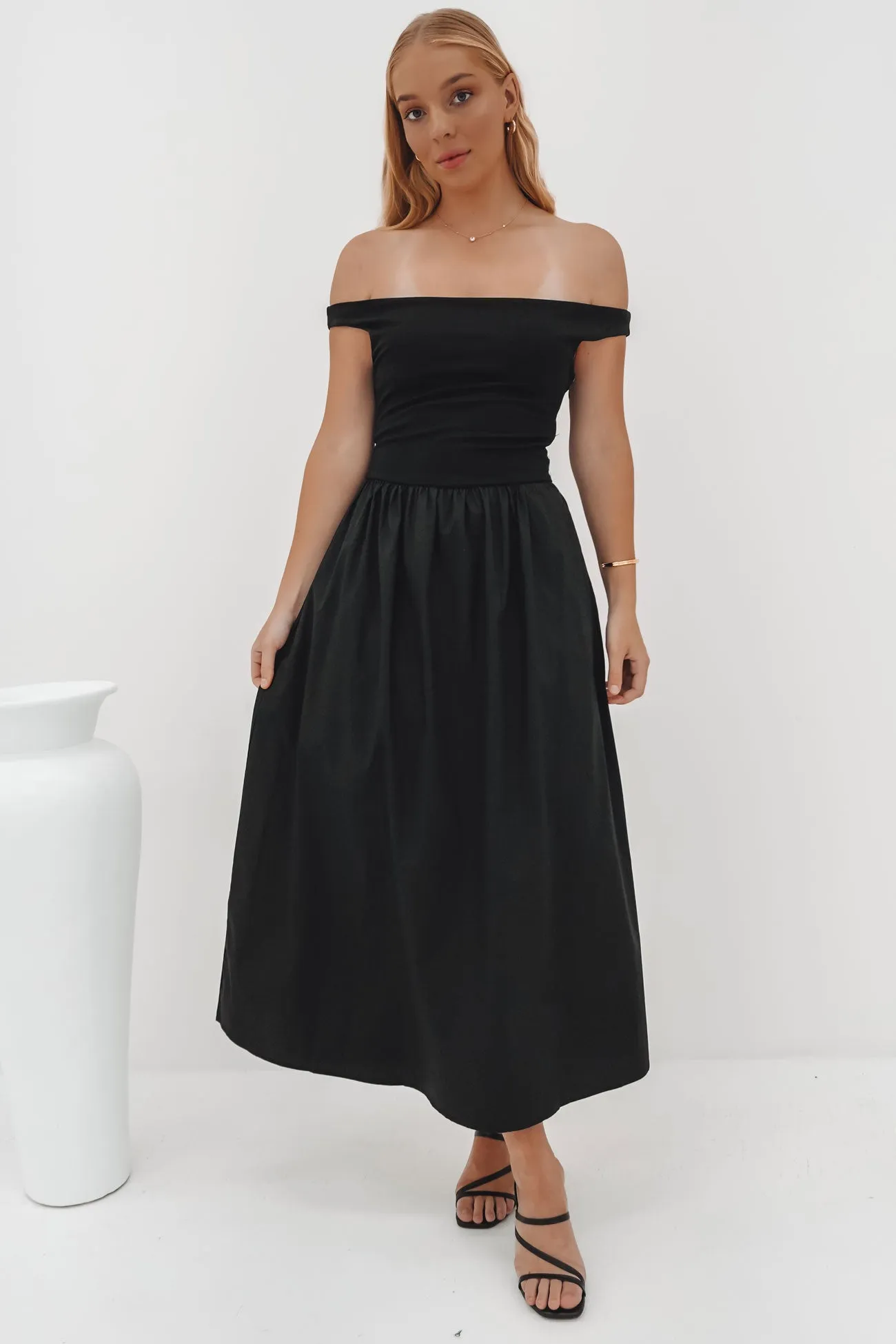 High-waisted evening piece Playful design piece Cleary Midi Dress Black