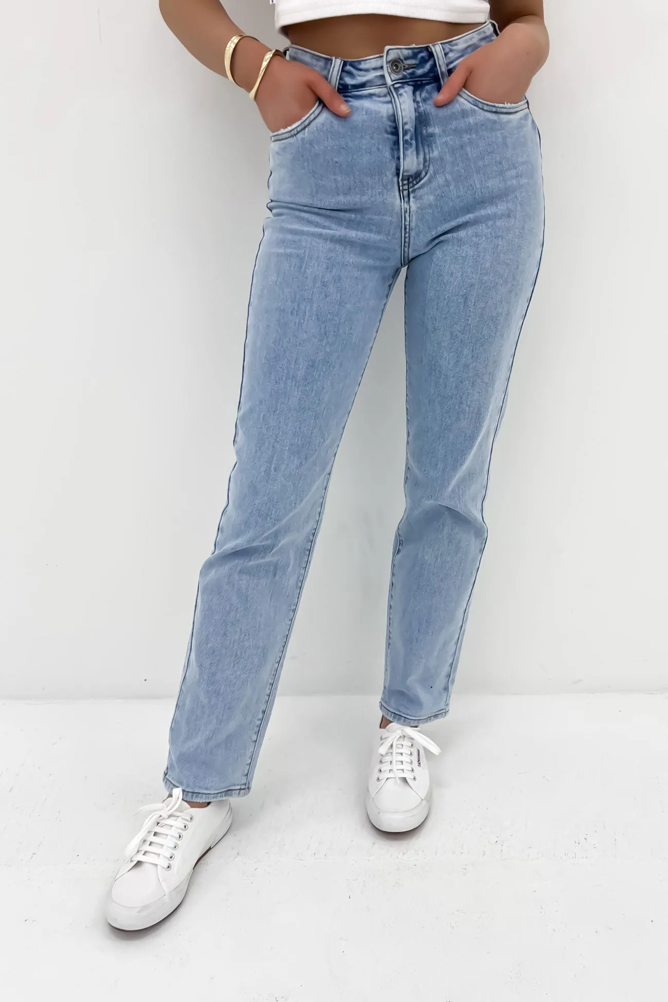 Mila Straight Comfort Jean Light Blue Party Look Urban Explorer Date Night Sunny Vibes