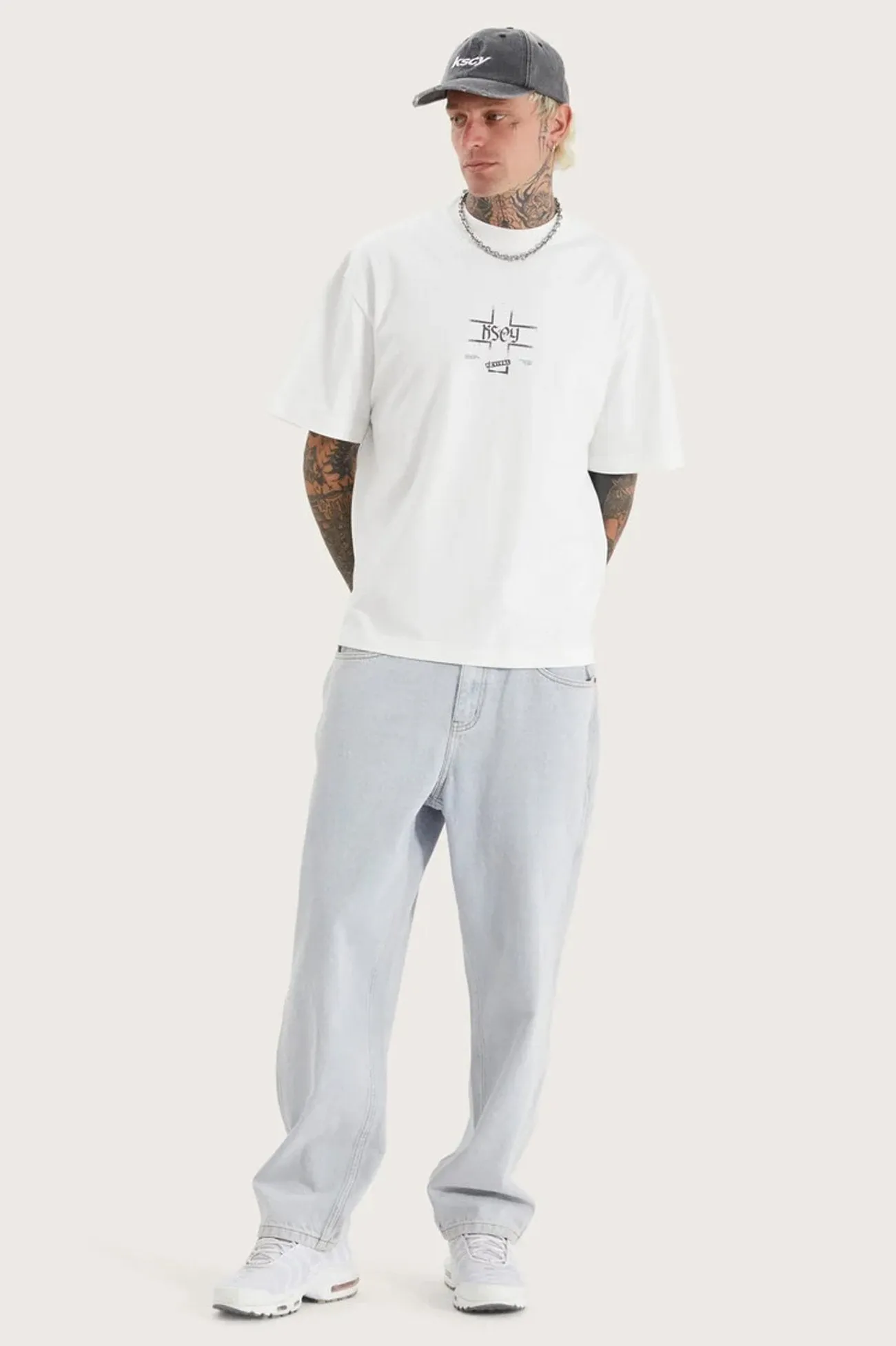 Vage Street Tee Natural White Modern Trend Look Slim Silhouette