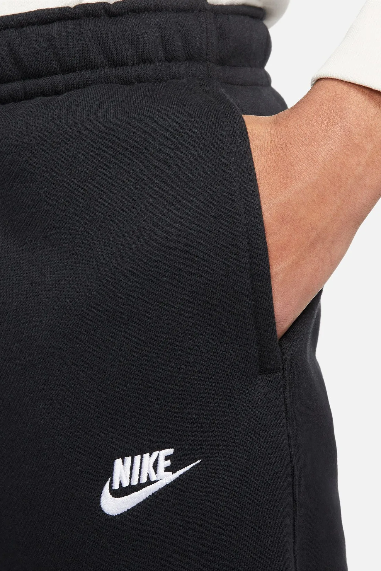Flattering Fit Nike Sportswear Club Fleece Jogger Black