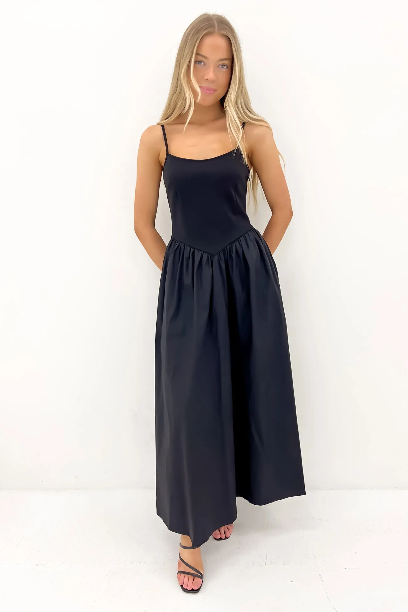 Barton Midi Dress Black Lounge Feel custom-fit