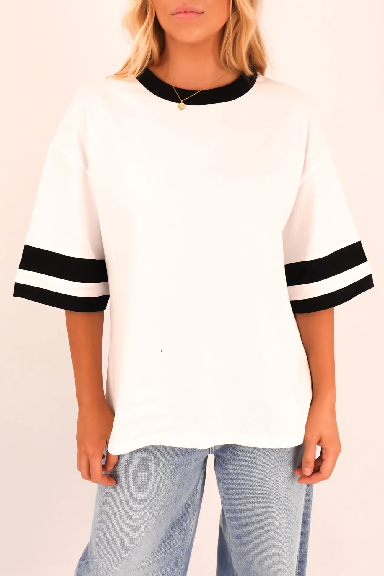 Della Tee White Black Midweight Knit Cool and Comfortable