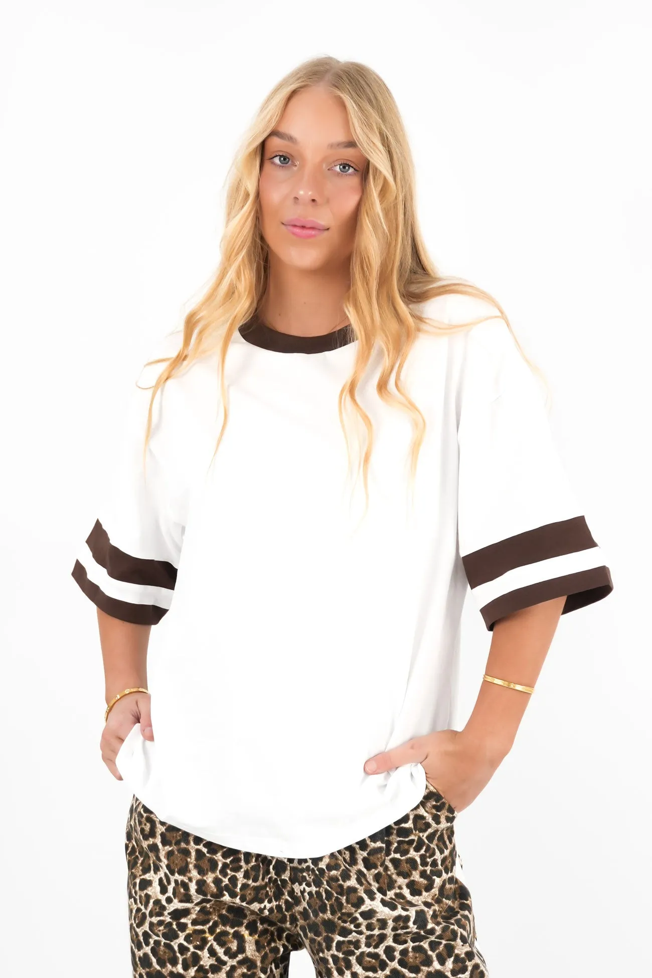 Short sleeved breeziness Della Tee White Brown