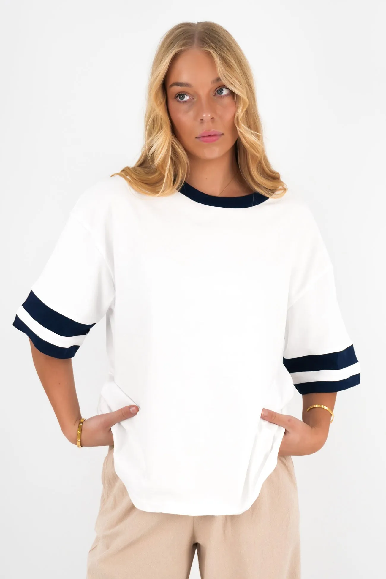 contrast Summer cool Della Tee White Navy