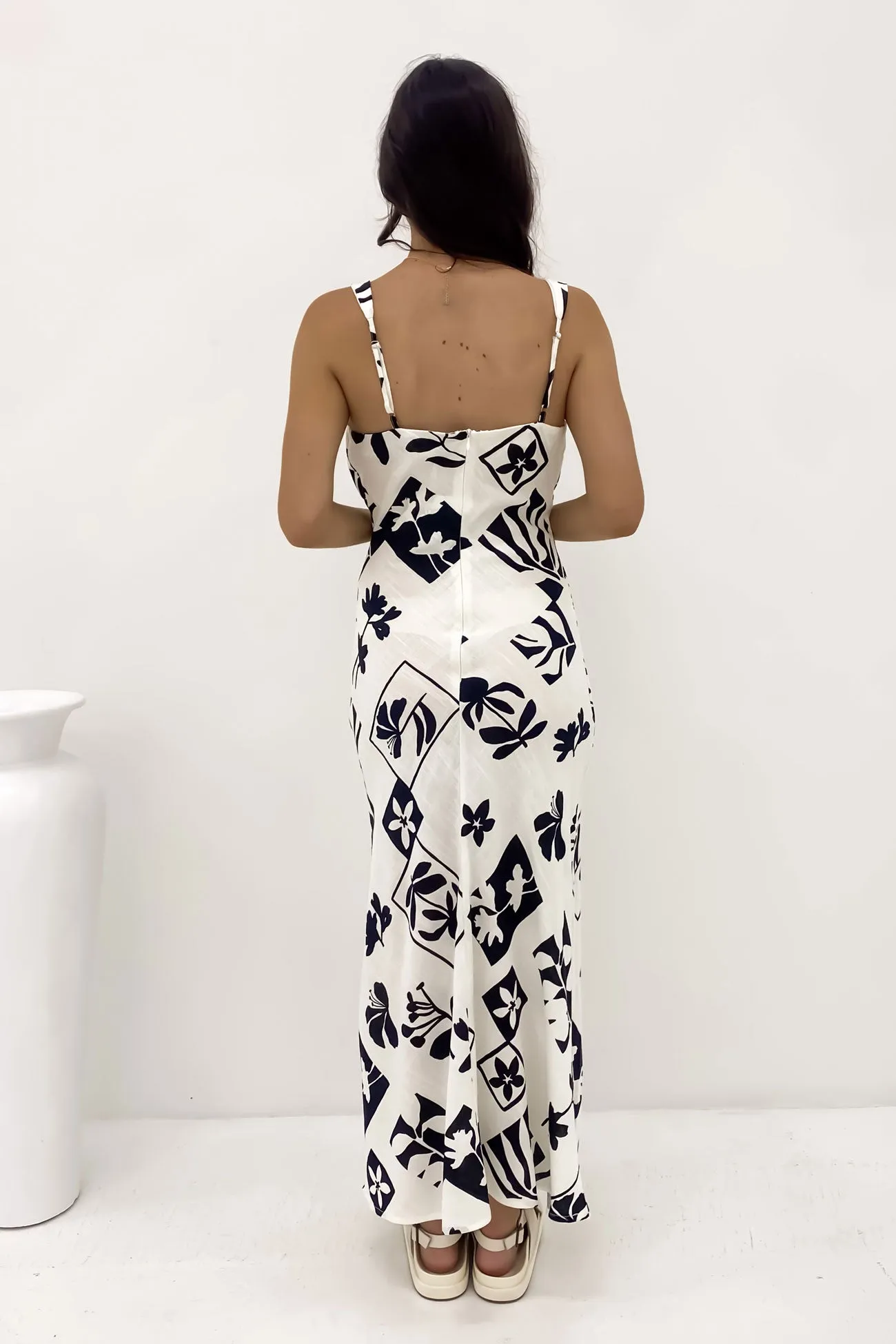 Guest Glam Classic sheath dress Dexter Midi Dress Silhouette