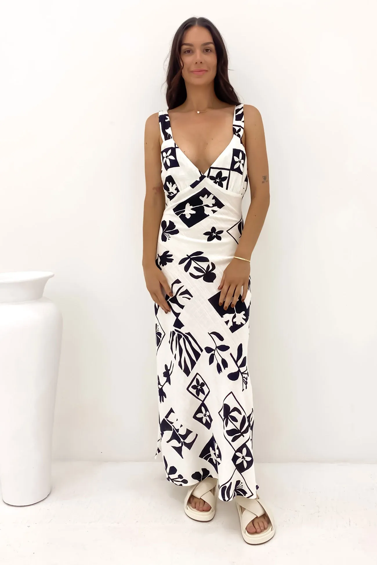Breathable Comfort Wear Dexter Midi Dress Silhouette
