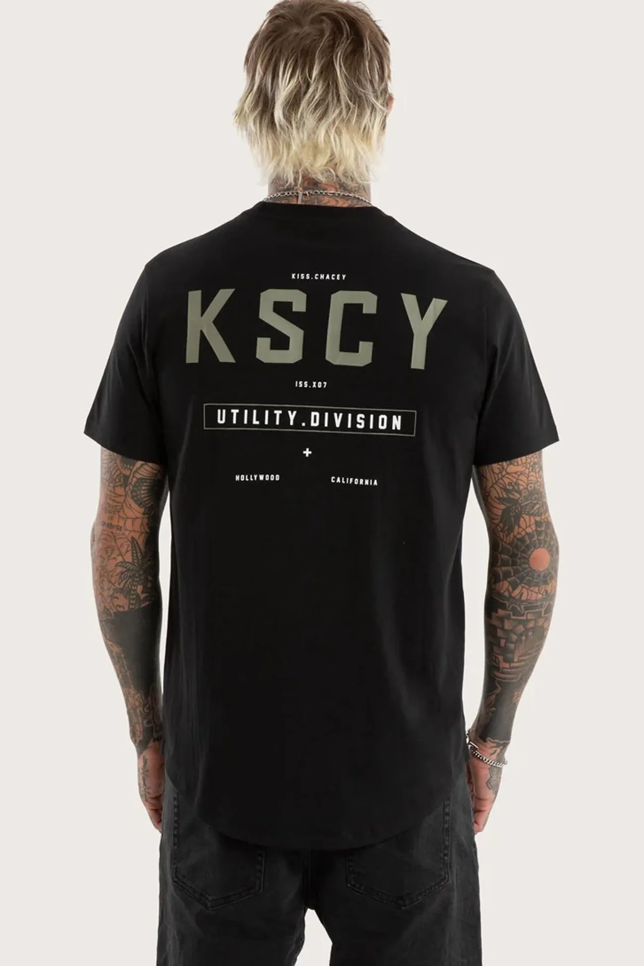 Classic timelessness ZeroDistressFinish Division Dual Curved Tee Jet Black