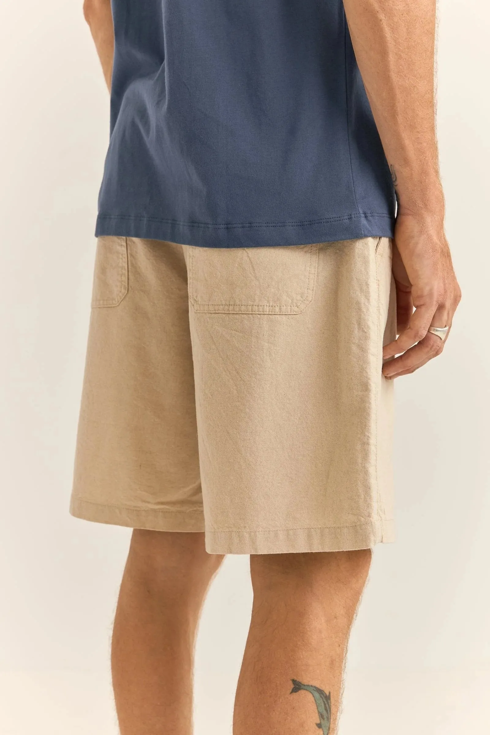 Essential Linen Short Bone Versatile Fit suede look