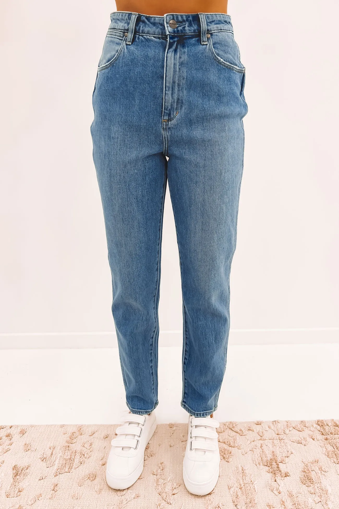 Morning Stroll Sustainable Classic Soft Date Night Street Fashion Drew Jean Wanderlust