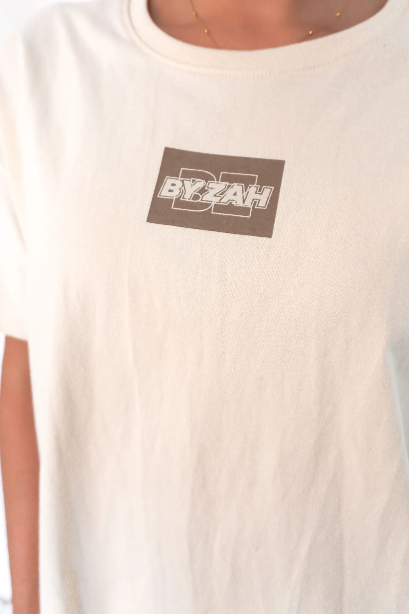 Asher Logo Tee Beige Everyday Fashion Look