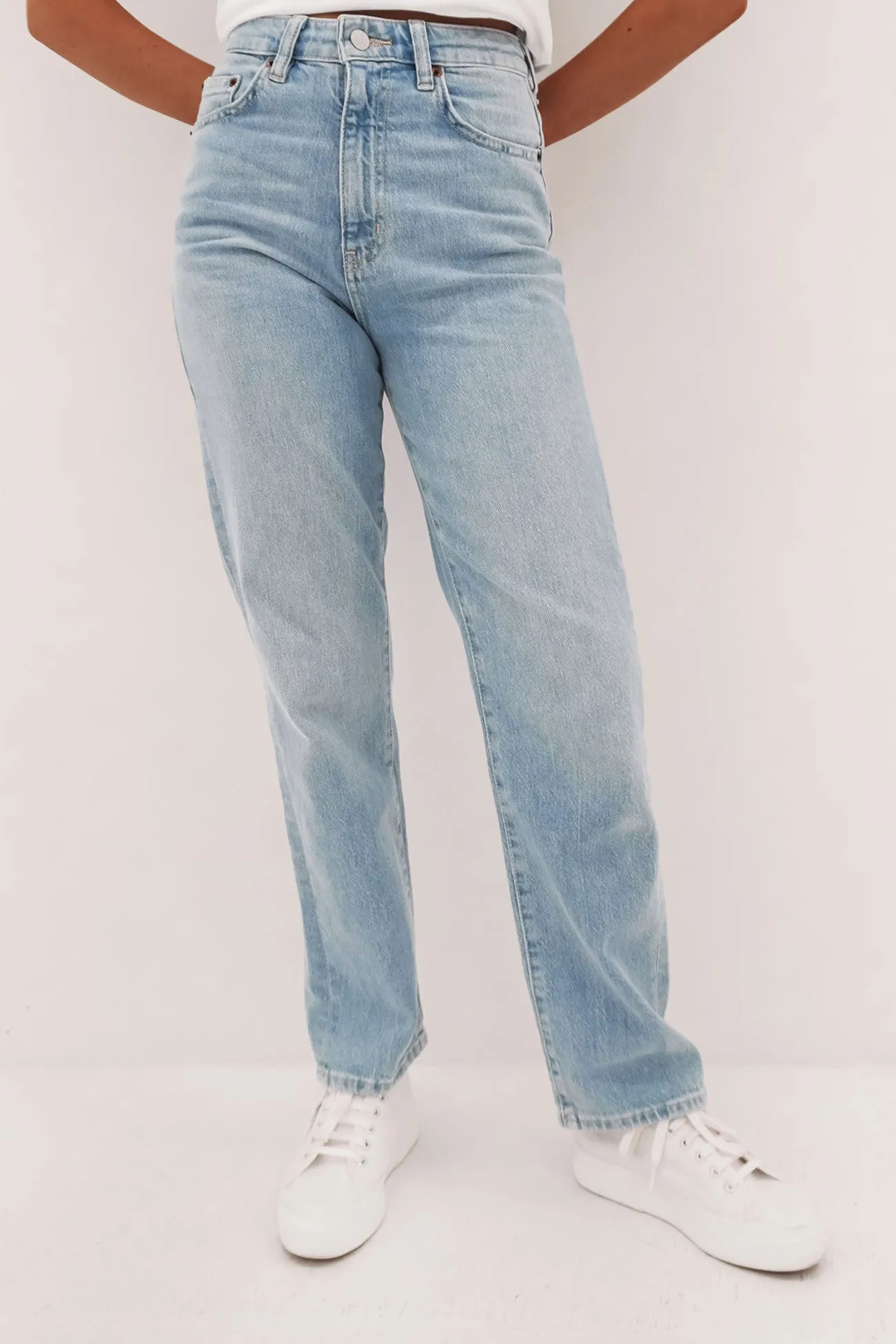 Spring Attire City Walk Bold Look Hi Straight Jean Faded Blue