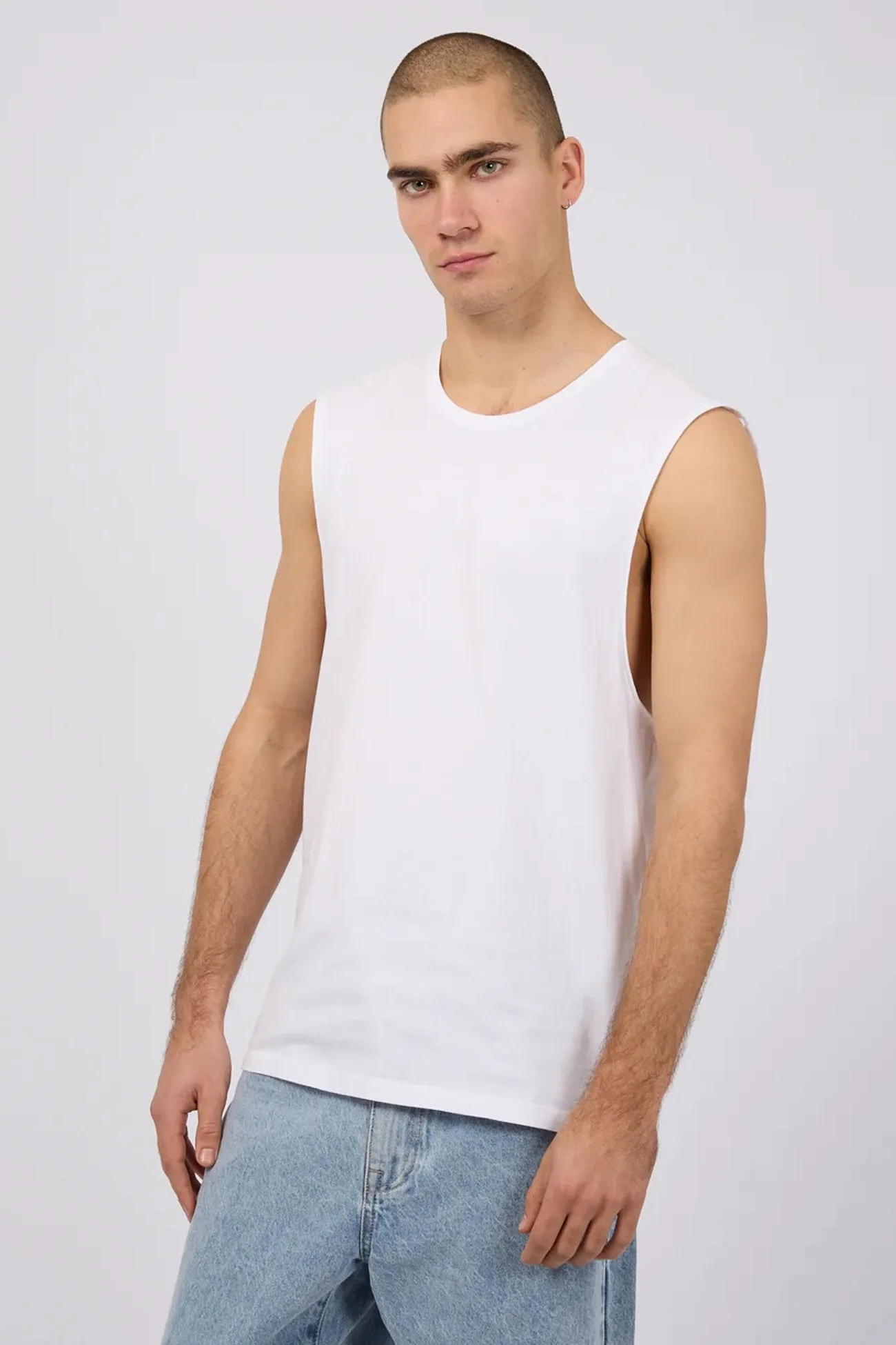 Contoured Hemline Free Move Classic Muscle White
