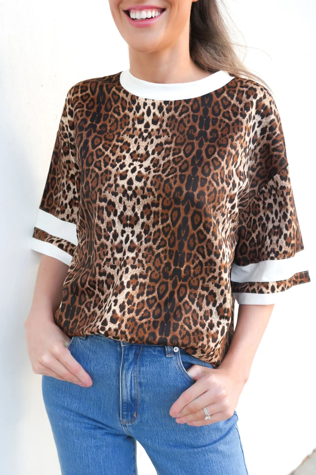 Della Tee Leopard Effortless Style Curved Hemline