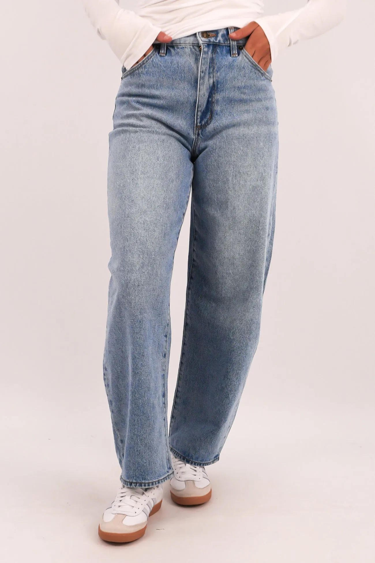 Gigi Barrel Jean Brad Blue Active Touch Trend Design
