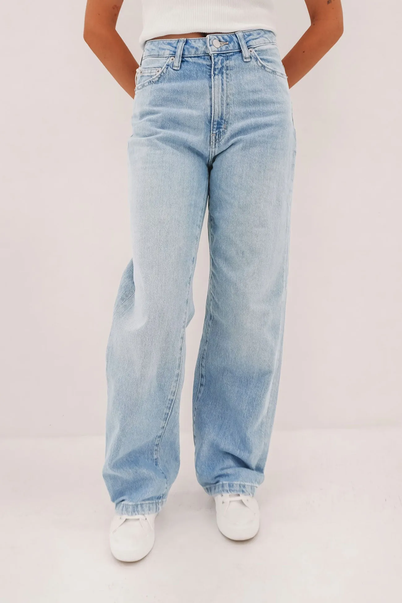Travel Outfit Casual Stretch Hi Wide Jean Faded Blue
