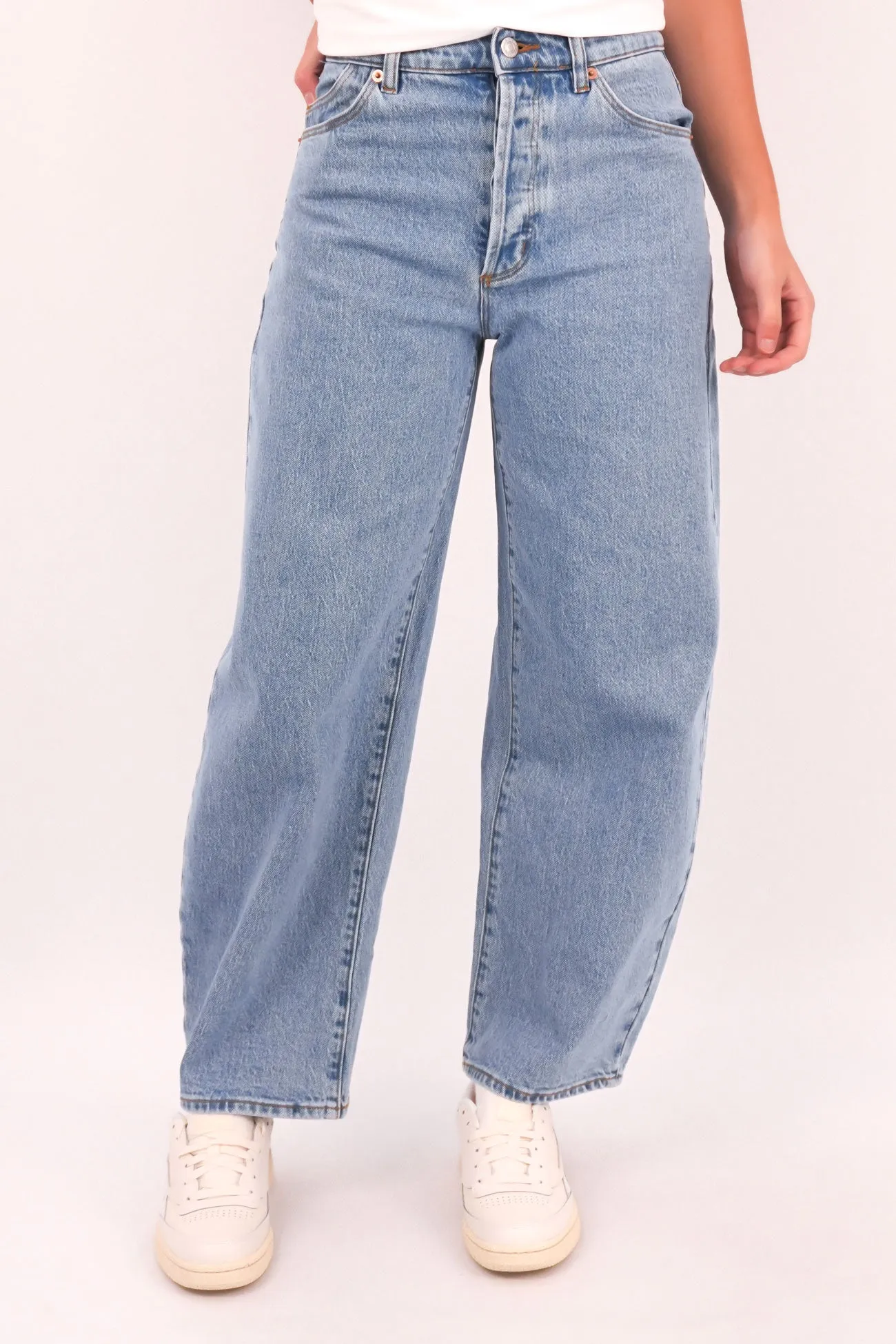 Chill Outfit Gigi Barrel Jean Country Blue