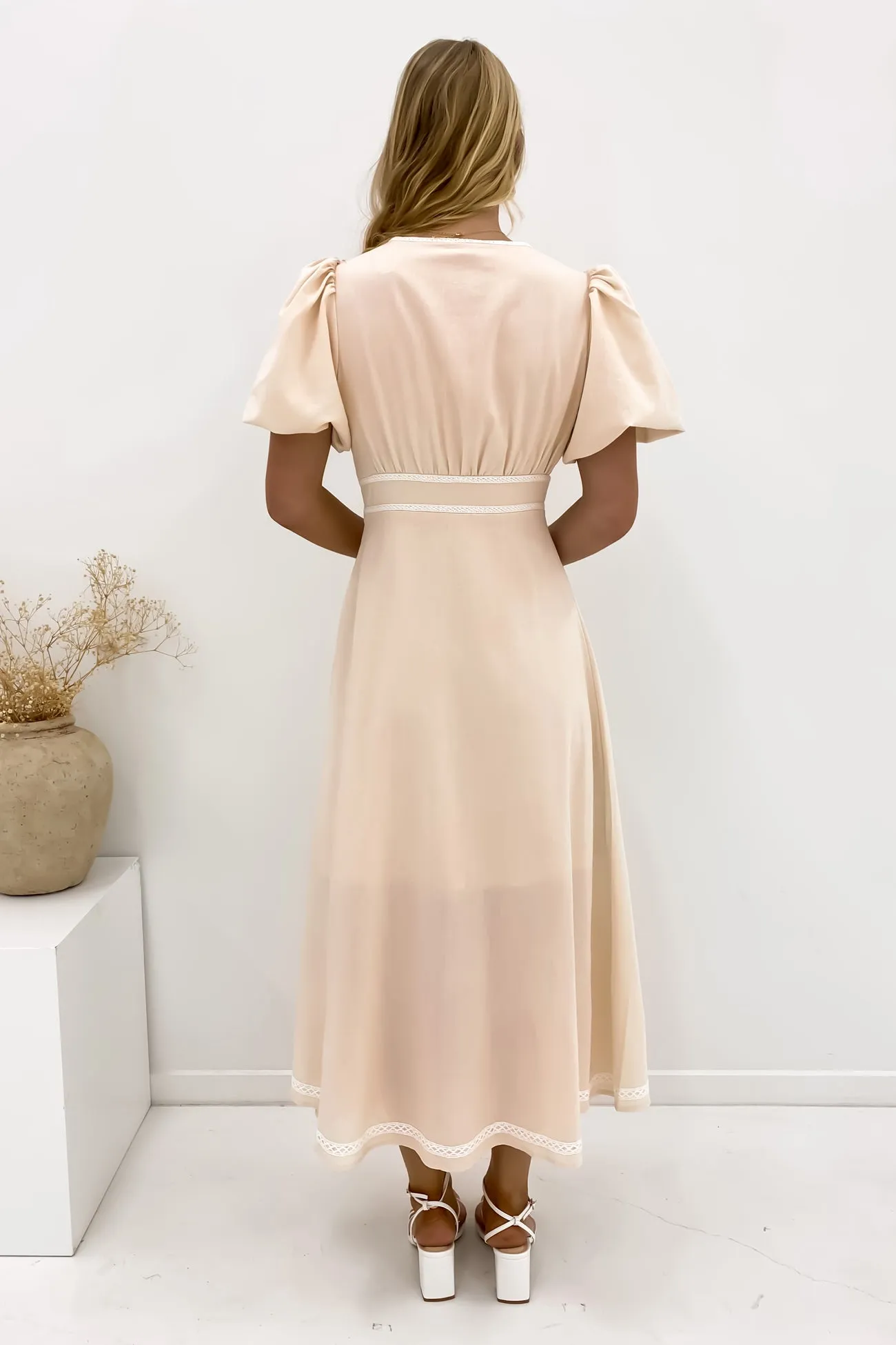Refined Presence Jasmin Midi Dress Beige