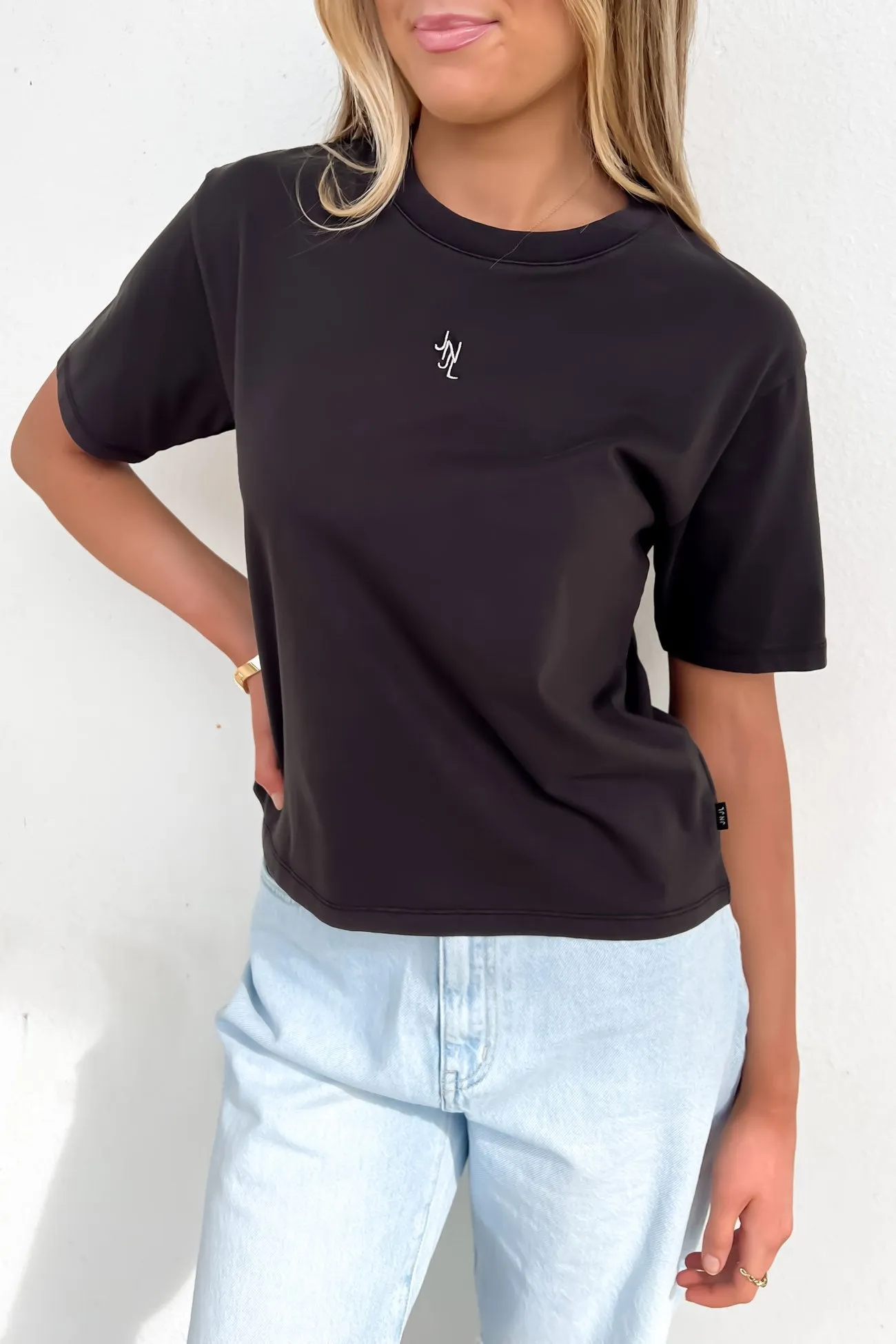 JNJL Core Tee Washed Black Practical Comfort