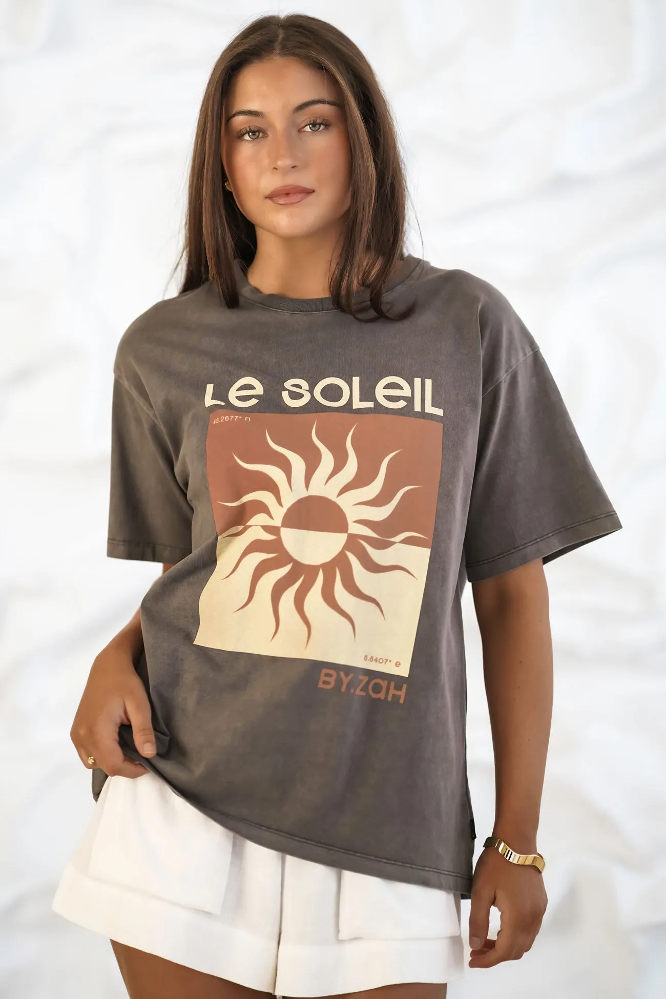 Le Soleil Tee Charcoal Essential Look Cozy Layering