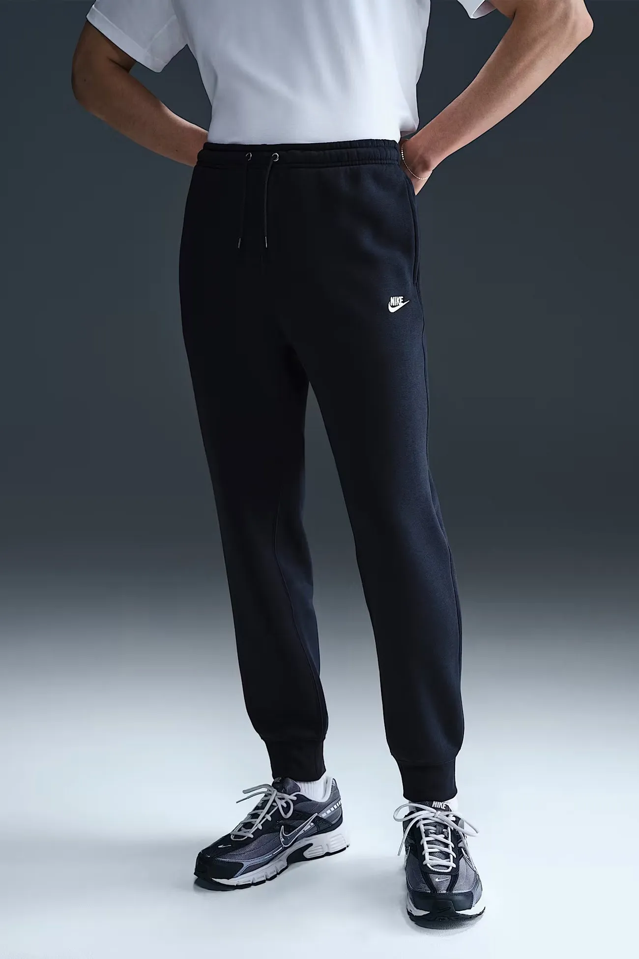 Perfectly Fit Nike Club BB Jogger Obsidian White